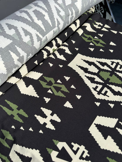 A01 Charlotte 015 viscose satin ethnical print black-Green-écru