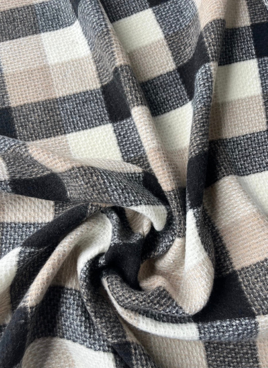 LISA 088 ecru/sand/black checkered heavy cotton