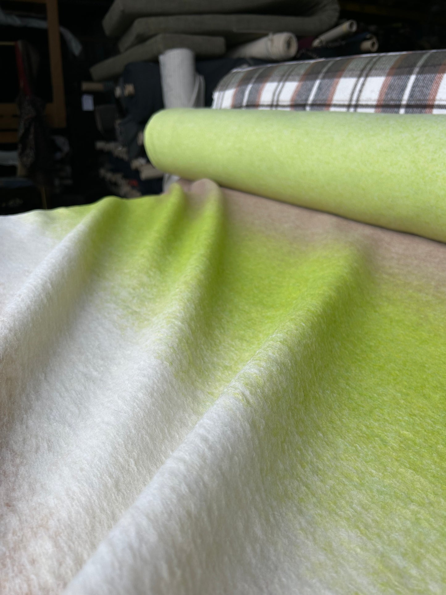 LISA 082 ecru to green fluo tie dye Heavy boiled wool