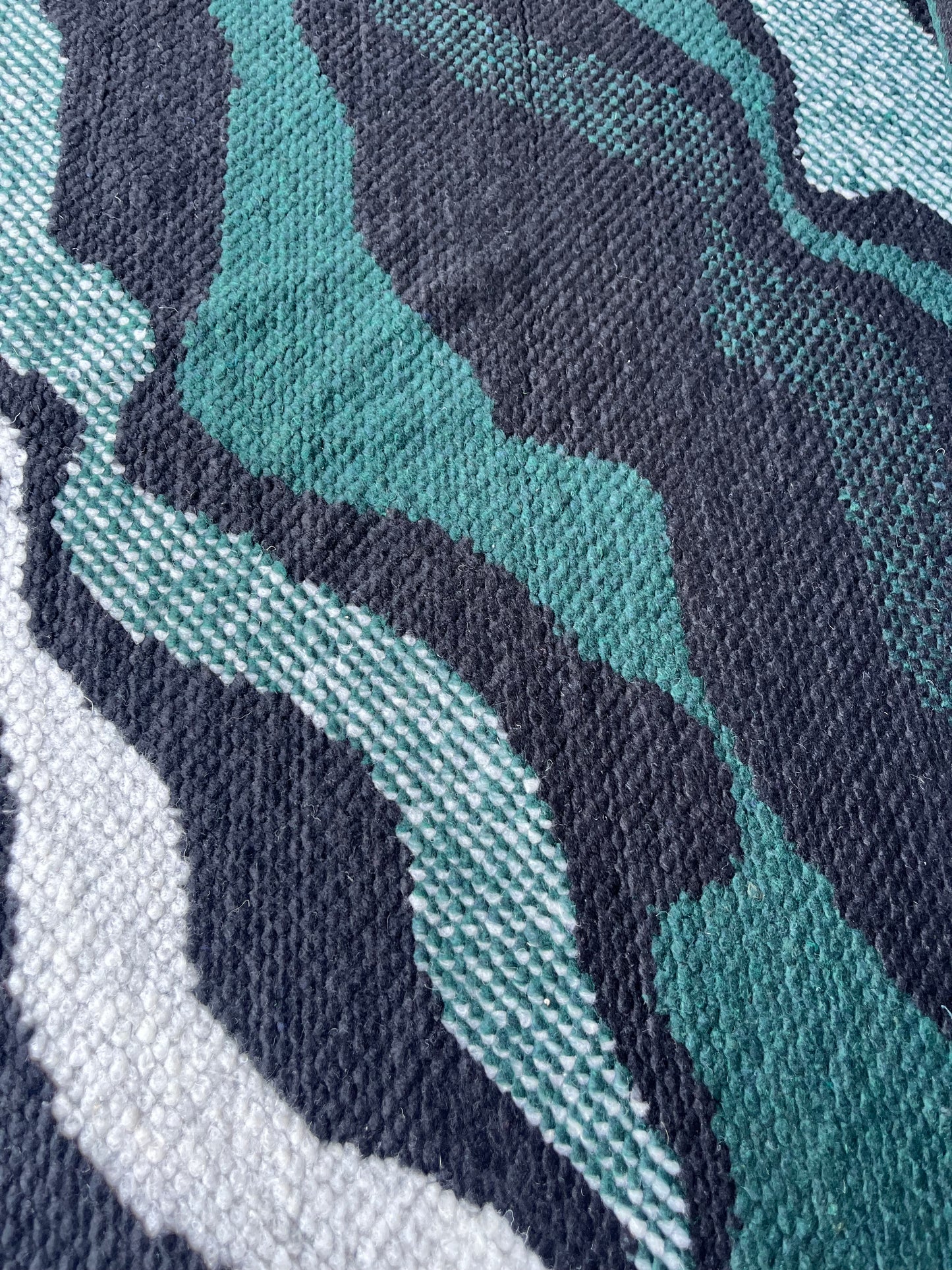 LISA 029 Green/black/white waves  heavy boiled wool bouclette