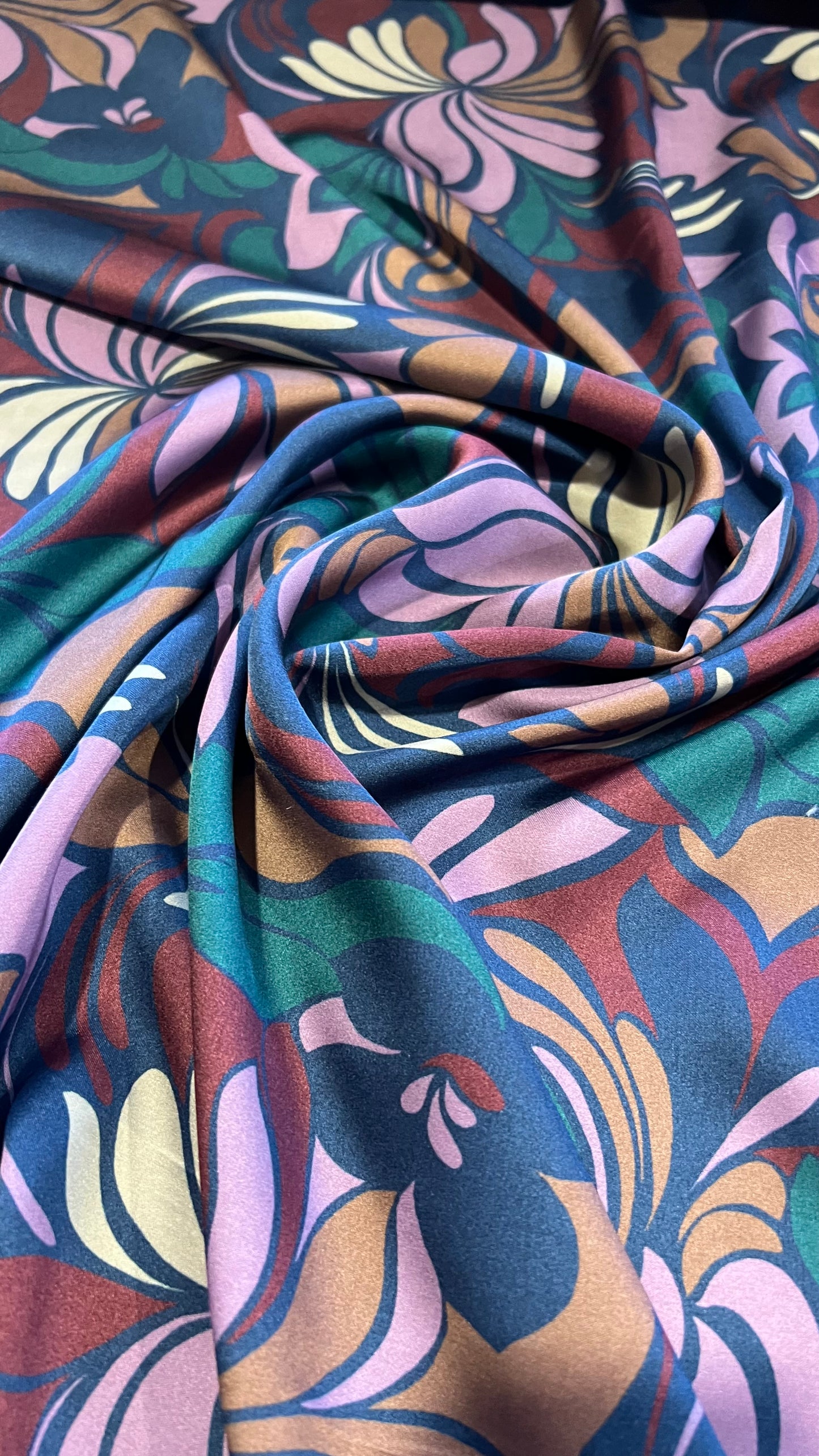 B01 LAGO 017 viscose satin flowers with motifs