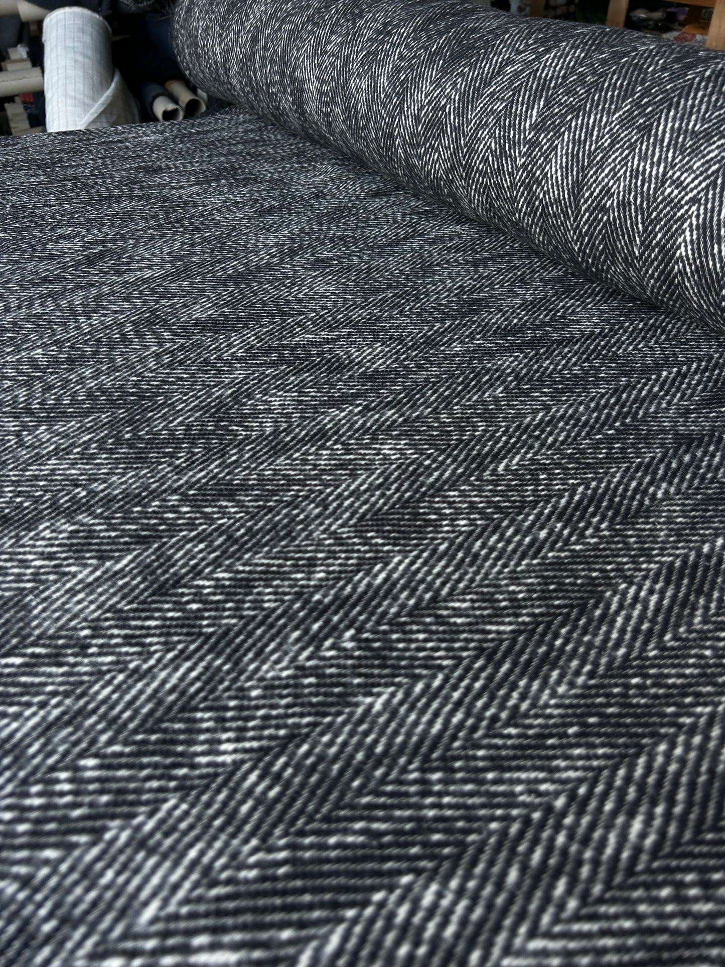 LISA 065 heavy Cotton tweed herringbone black
