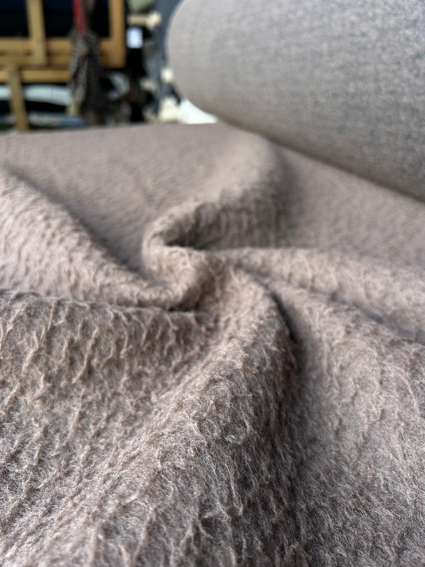 LISA 085 chocolate heavy boiled wool