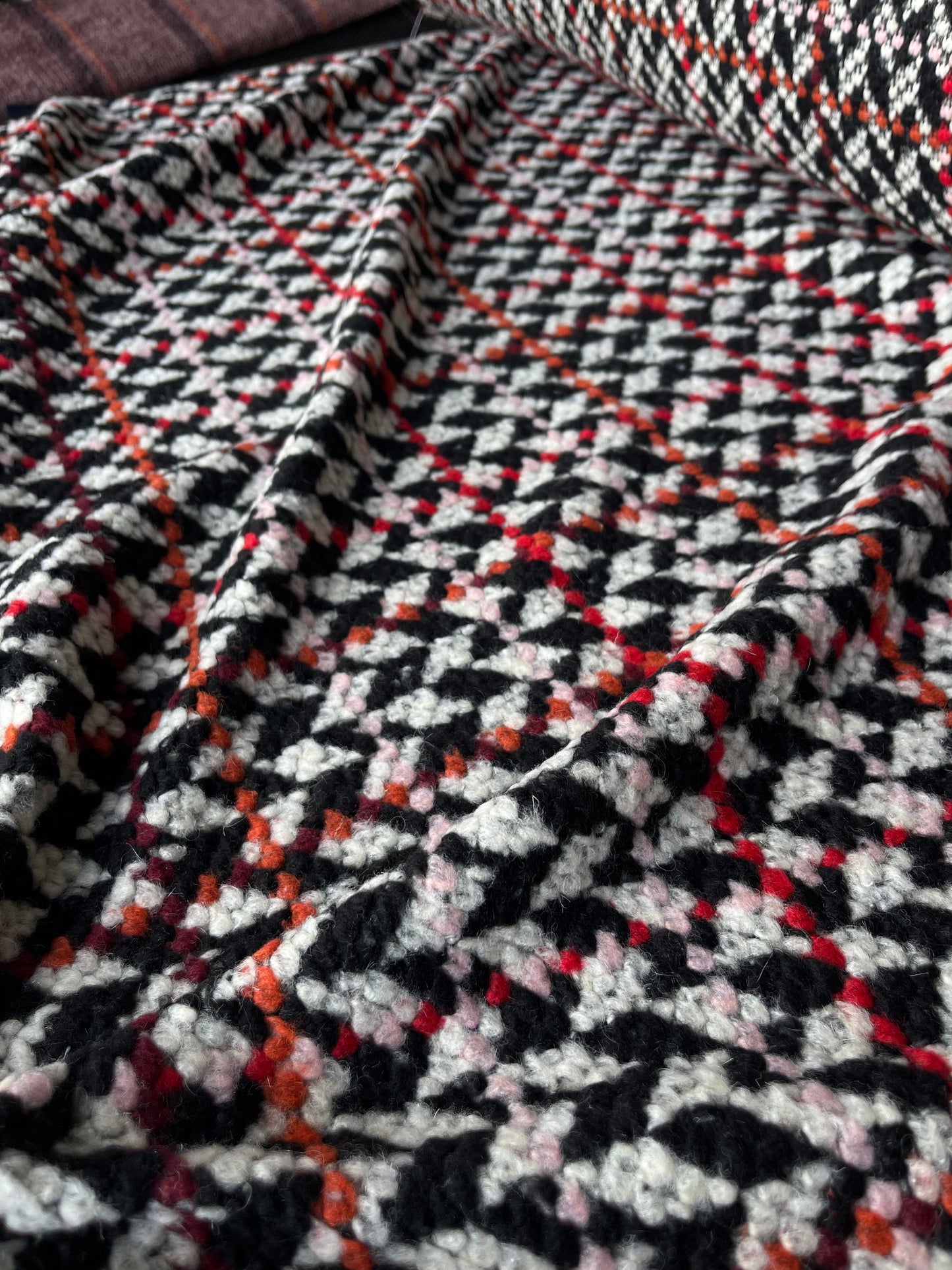 LISA 0033 black/orange/red small design  heavy boiled wool bouclette