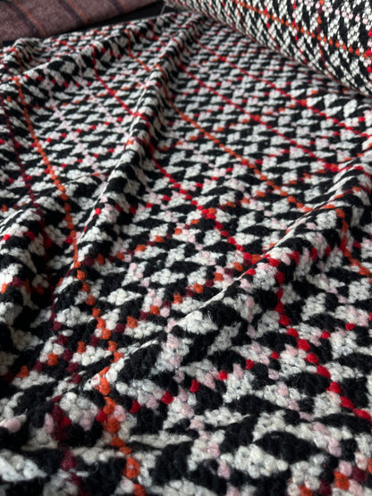 LISA 0033 black/orange/red small design  heavy boiled wool bouclette