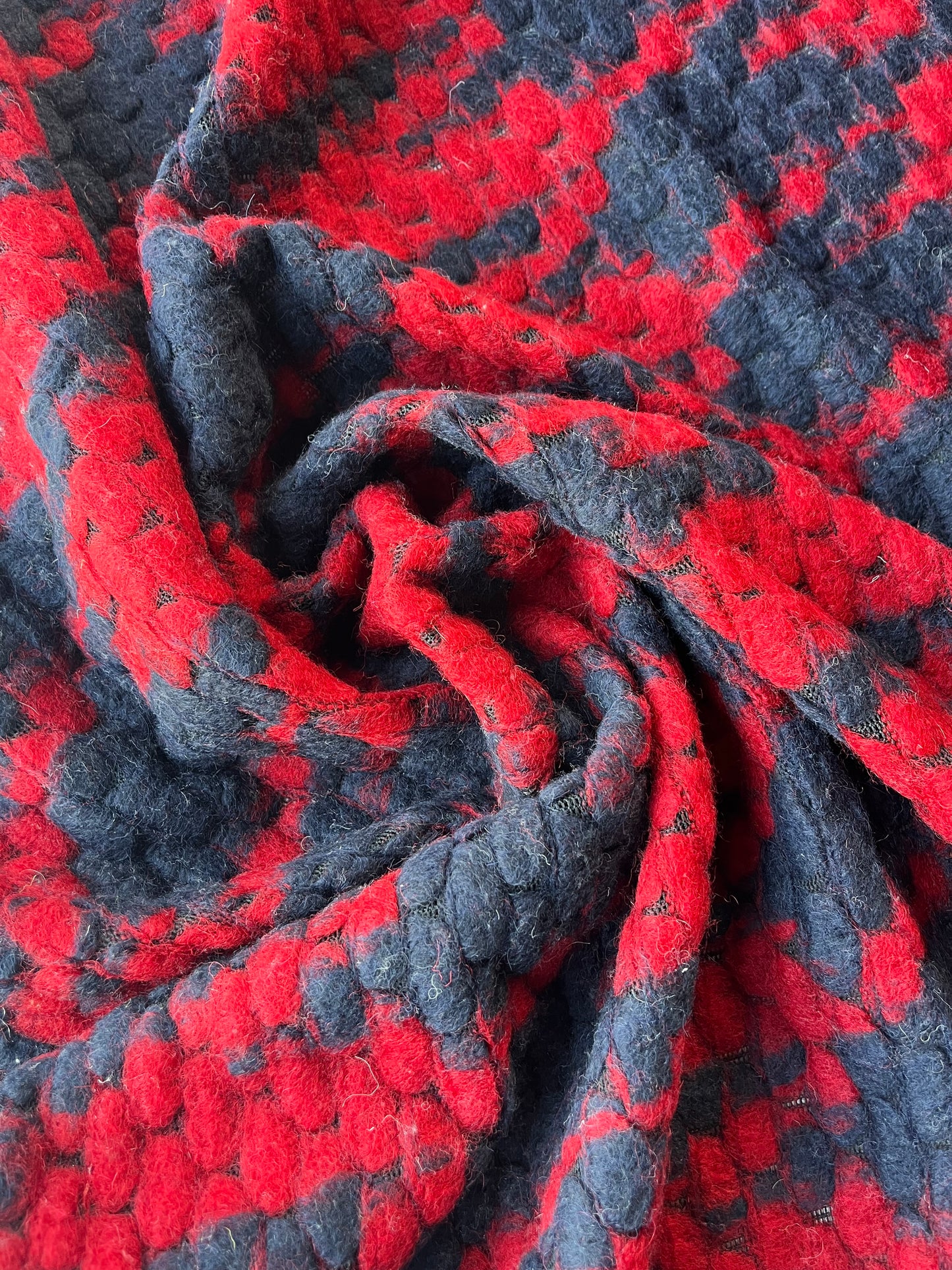 LISA 023 boiled wool bouclette blue/red huge pied de coq design