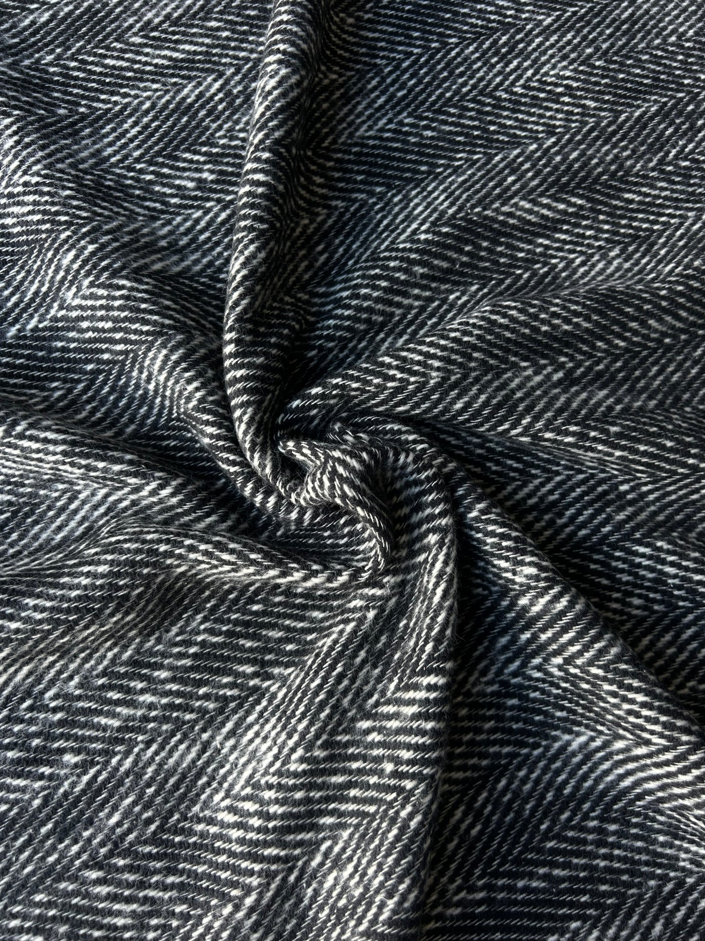 LISA 065 heavy Cotton tweed herringbone black