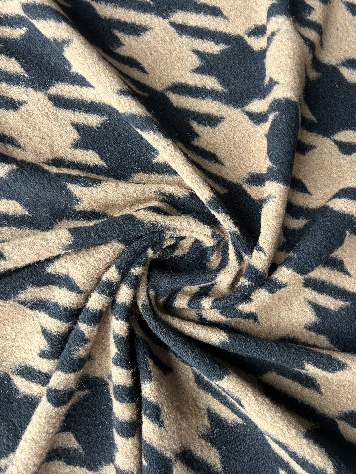 LISA 061 Huge pied de coq camel/black boiled wool