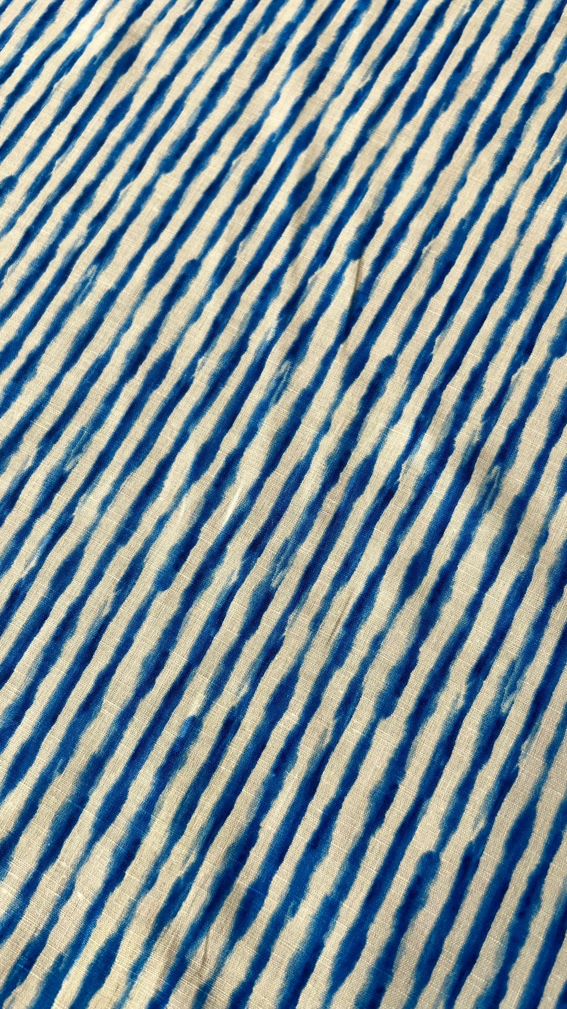 C01 LAGO 004 Linnen cotton with tie&dye stripes