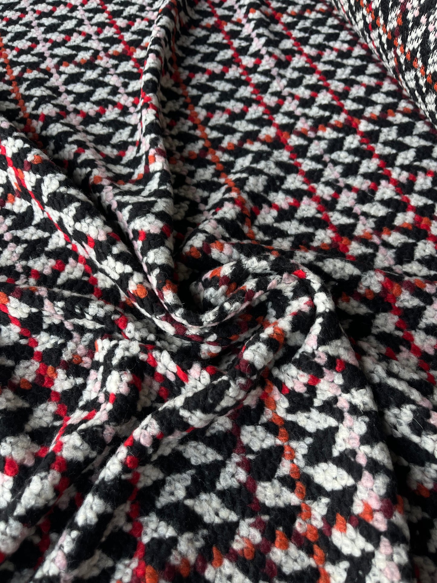 LISA 0033 black/orange/red small design  heavy boiled wool bouclette