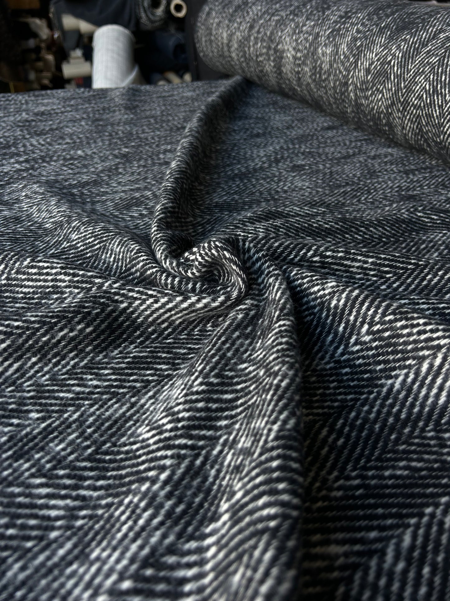 LISA 065 heavy Cotton tweed herringbone black
