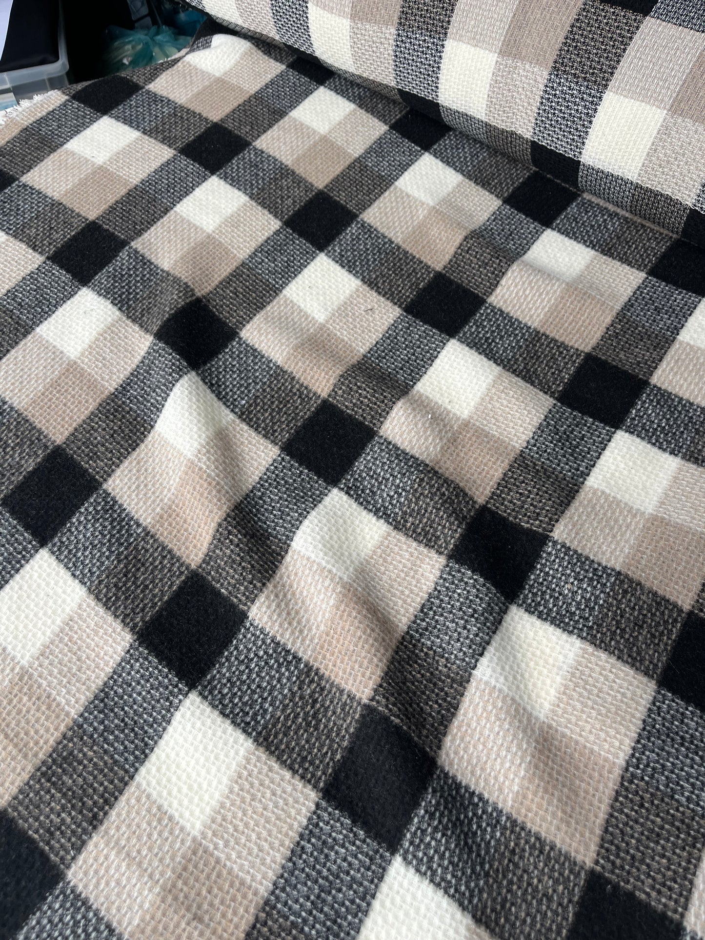 LISA 088 ecru/sand/black checkered heavy cotton