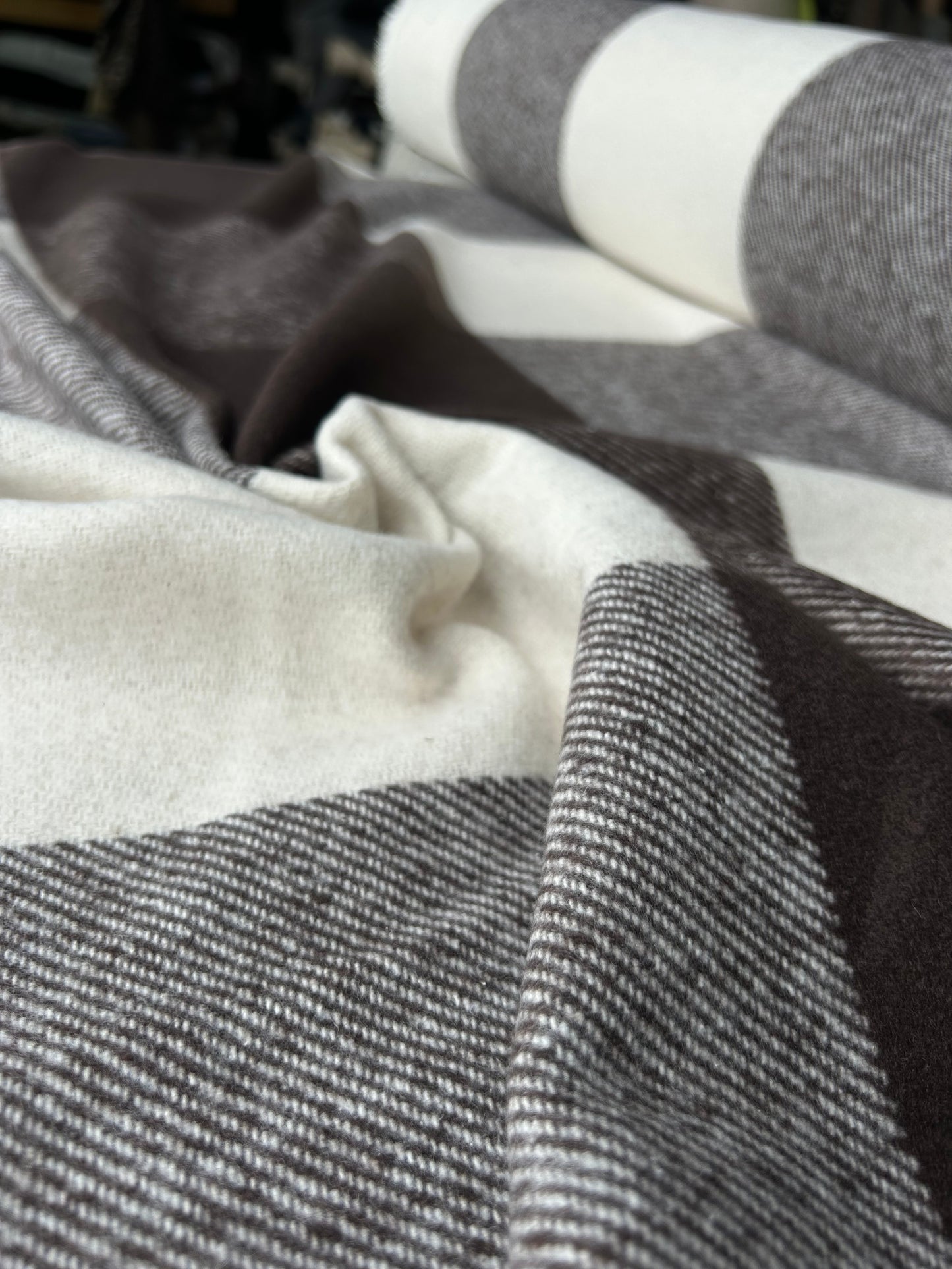 LISA 078 brown/ecru check heavy cotton