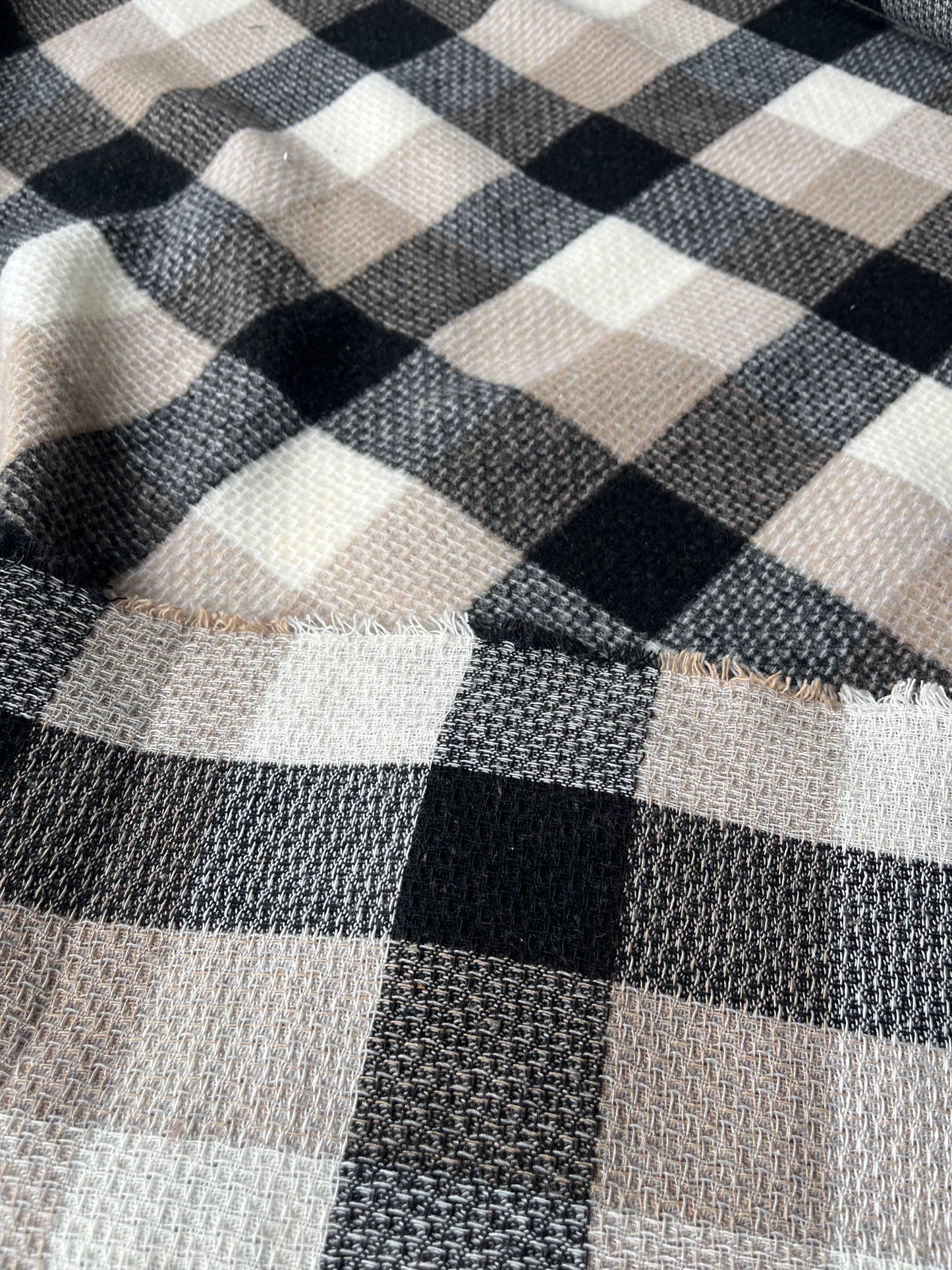 LISA 088 ecru/sand/black checkered heavy cotton