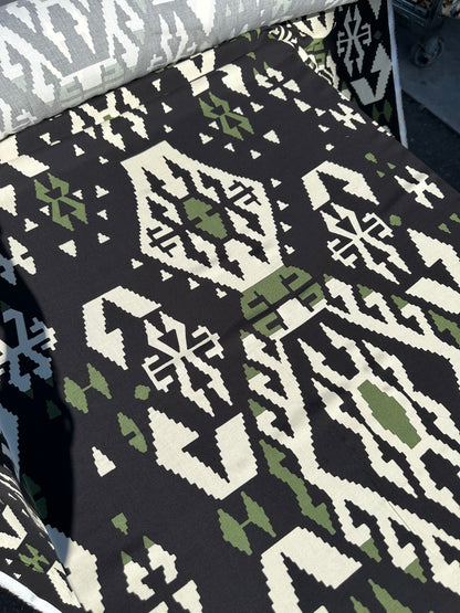 A01 Charlotte 015 viscose satin ethnical print black-Green-écru