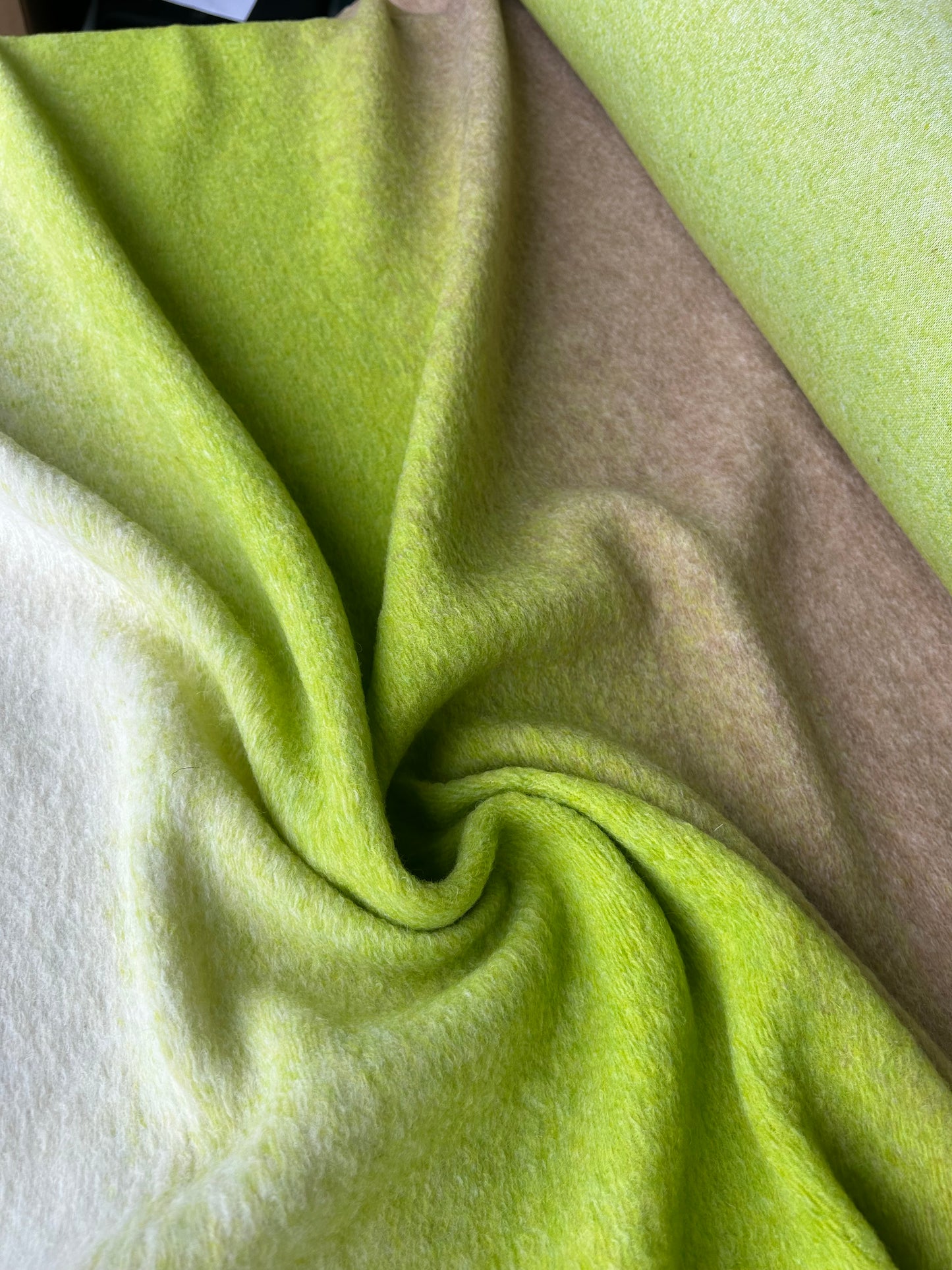 LISA 082 ecru to green fluo tie dye Heavy boiled wool