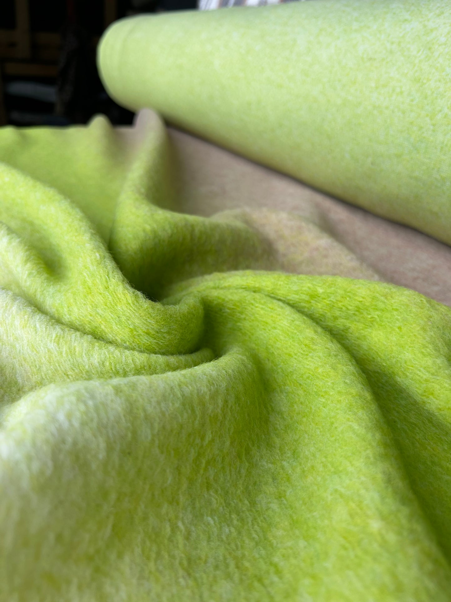LISA 082 ecru to green fluo tie dye Heavy boiled wool