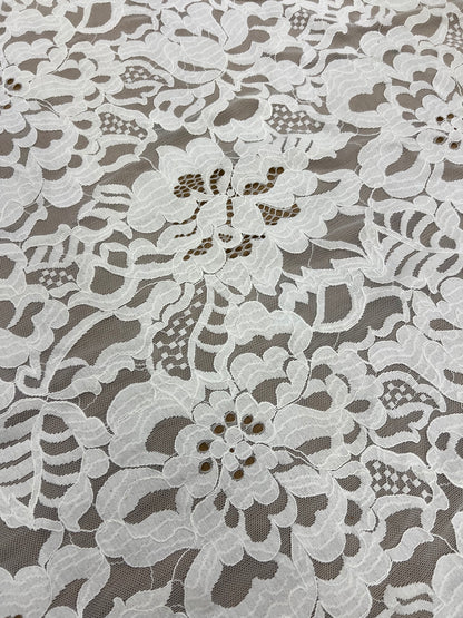 Enrique 025 écru viscose lace with flowers