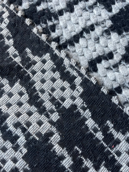 LISA 022 boiled wool bouclette grey/black with huge pied de coq