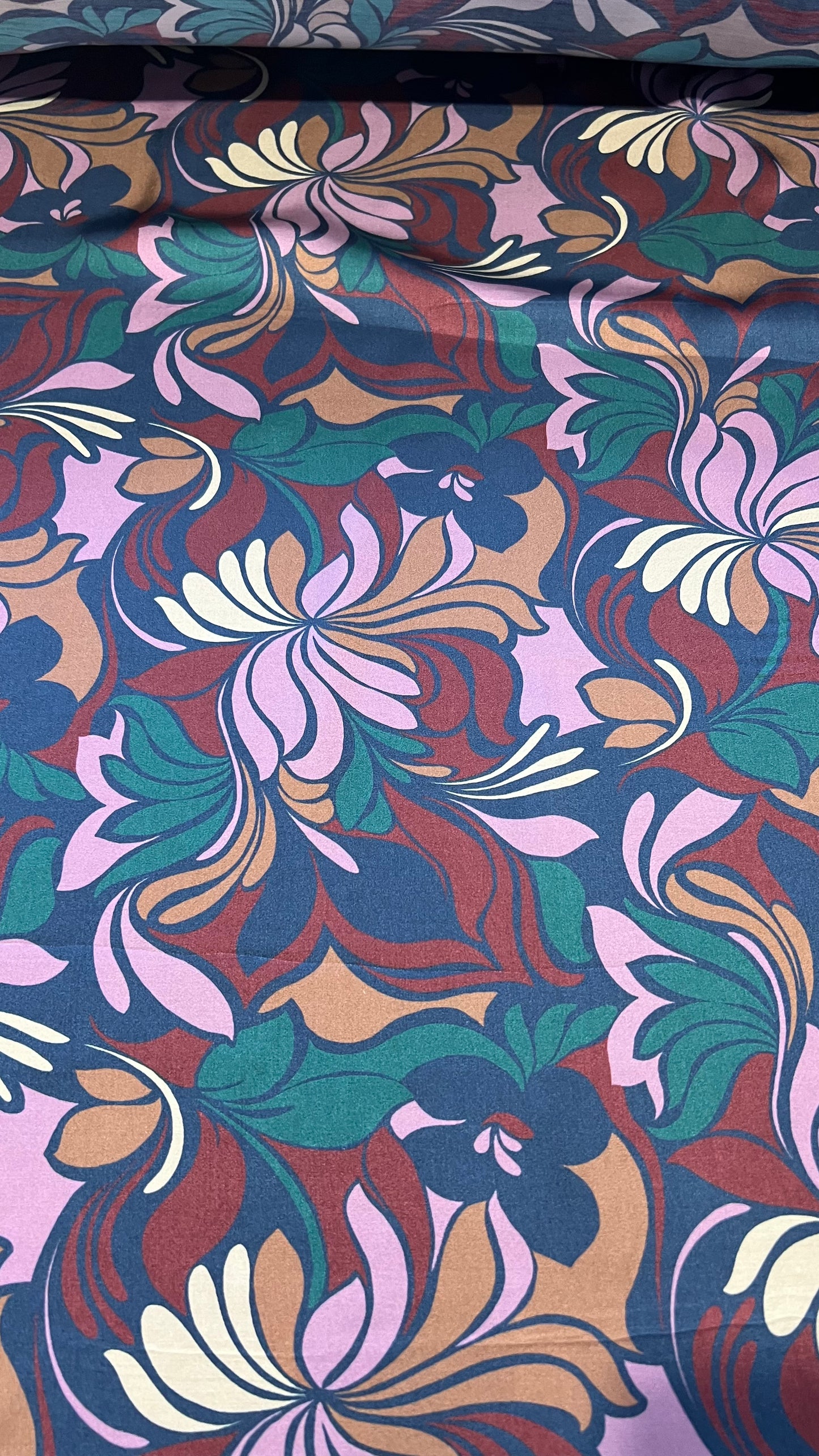 B01 LAGO 017 viscose satin flowers with motifs