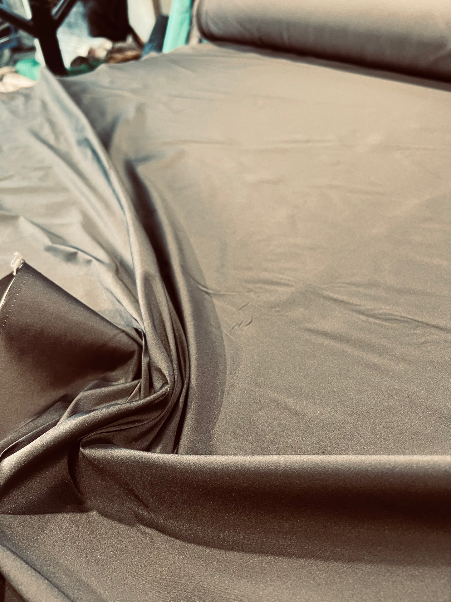 Light Taft 004 stretch chocolate