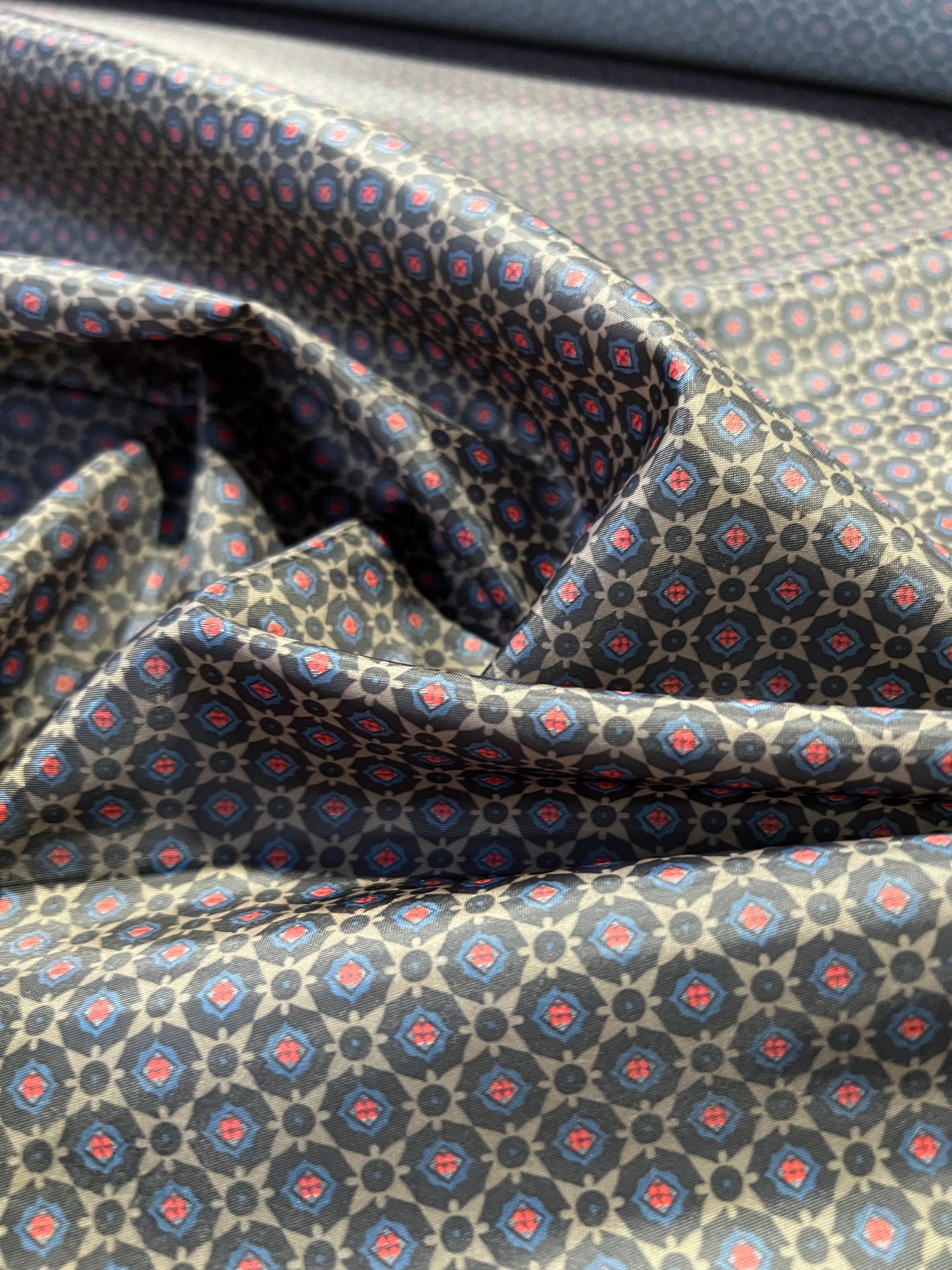 lining small design blue red