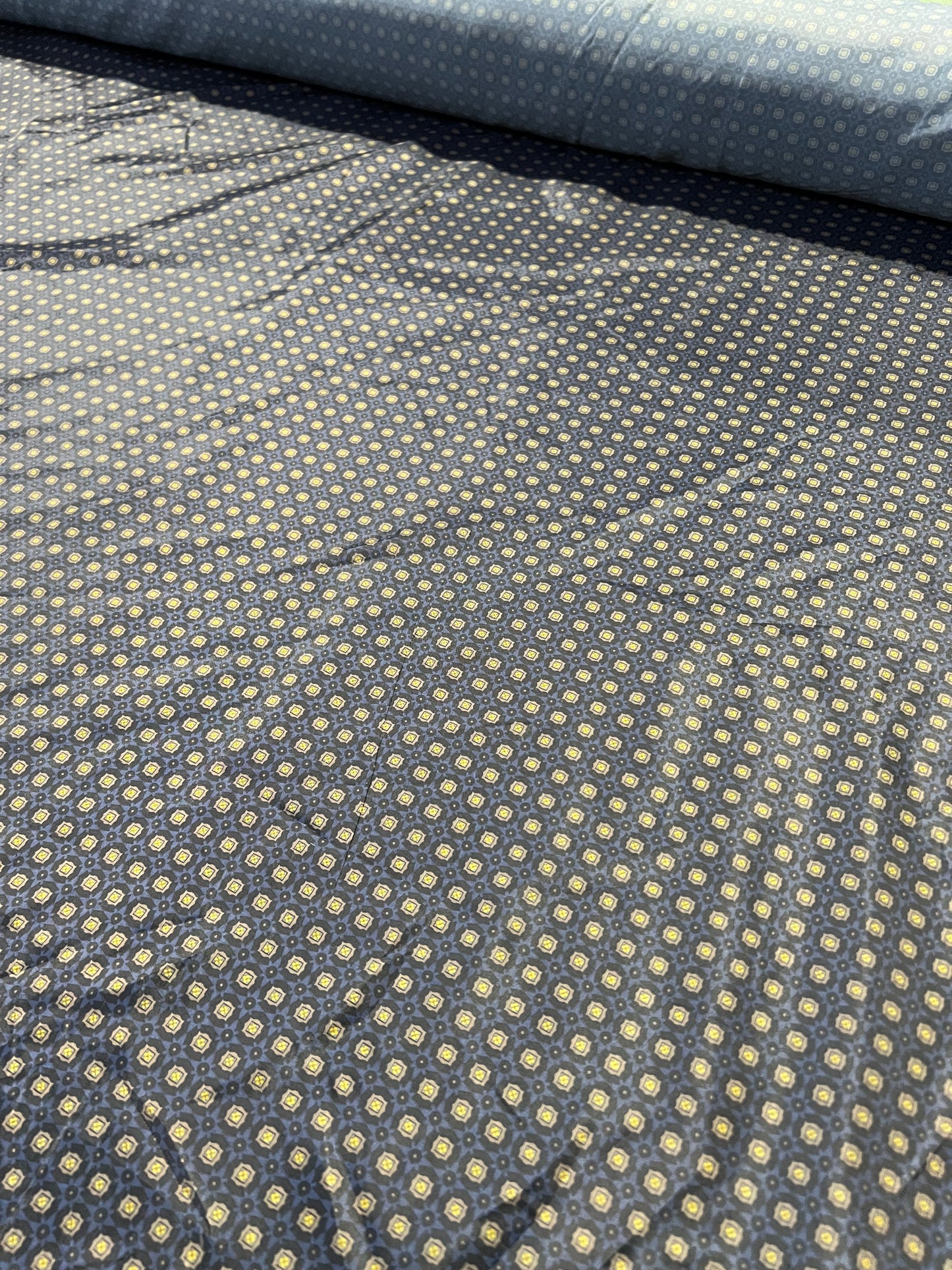 lining small design blue yellow