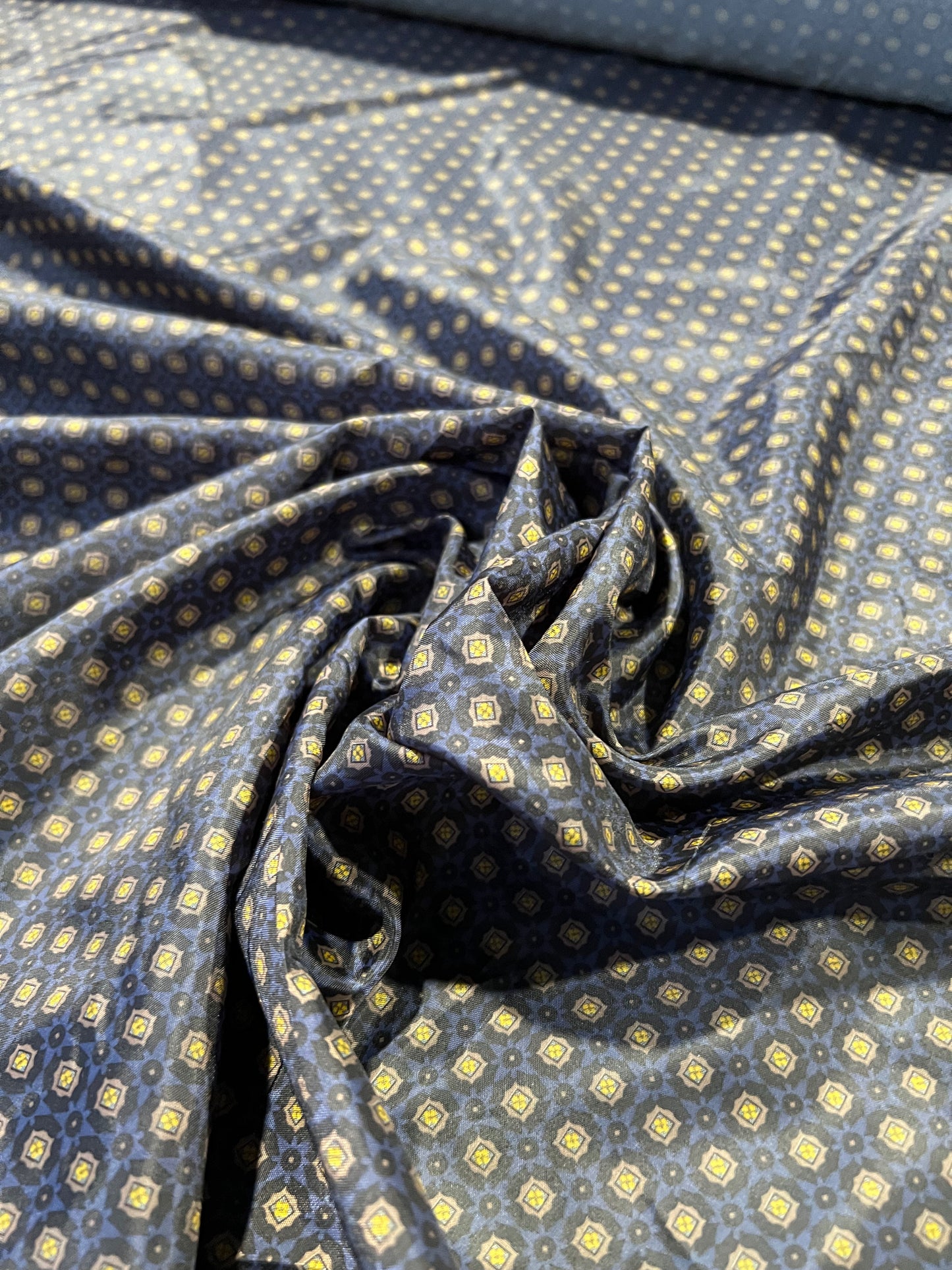 lining small design blue yellow