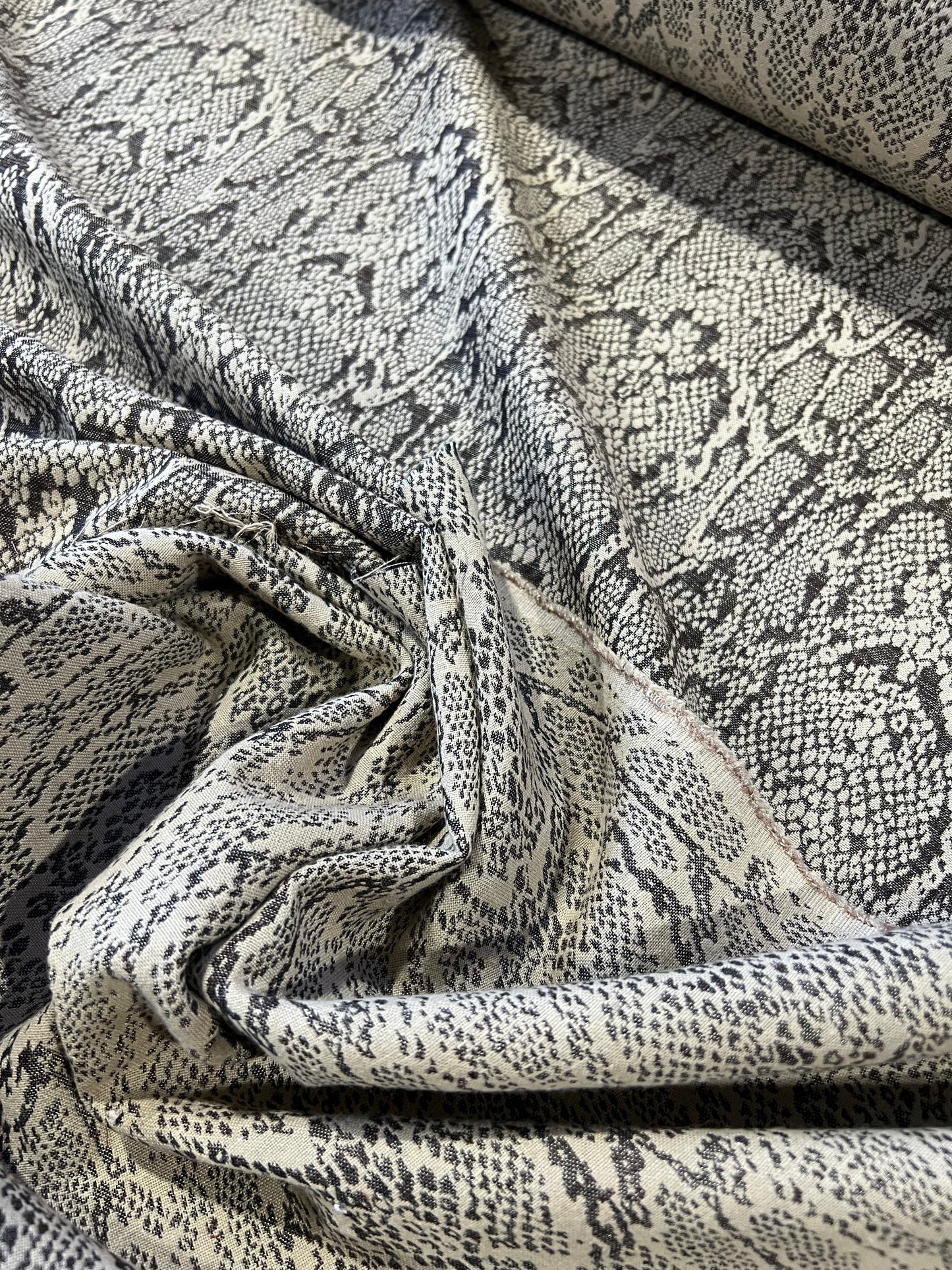 TINA 035 cotton stretch jacquard beige snake