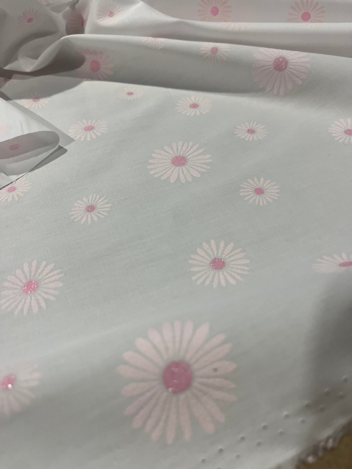 B01 poplin with embroidered pink flowers