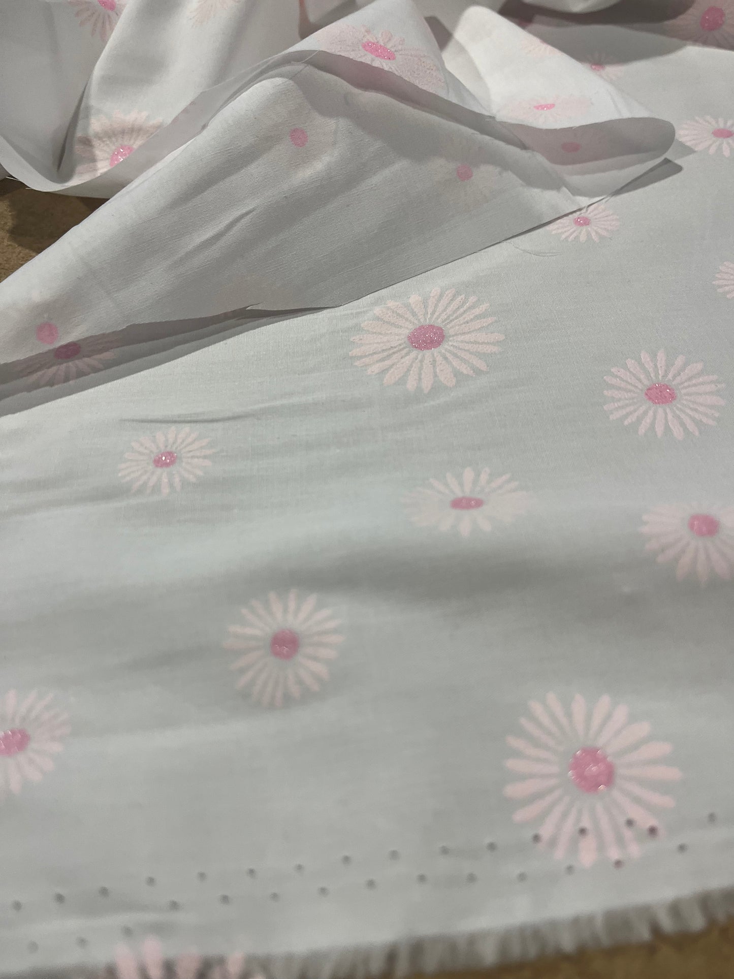 B01 poplin with embroidered pink flowers