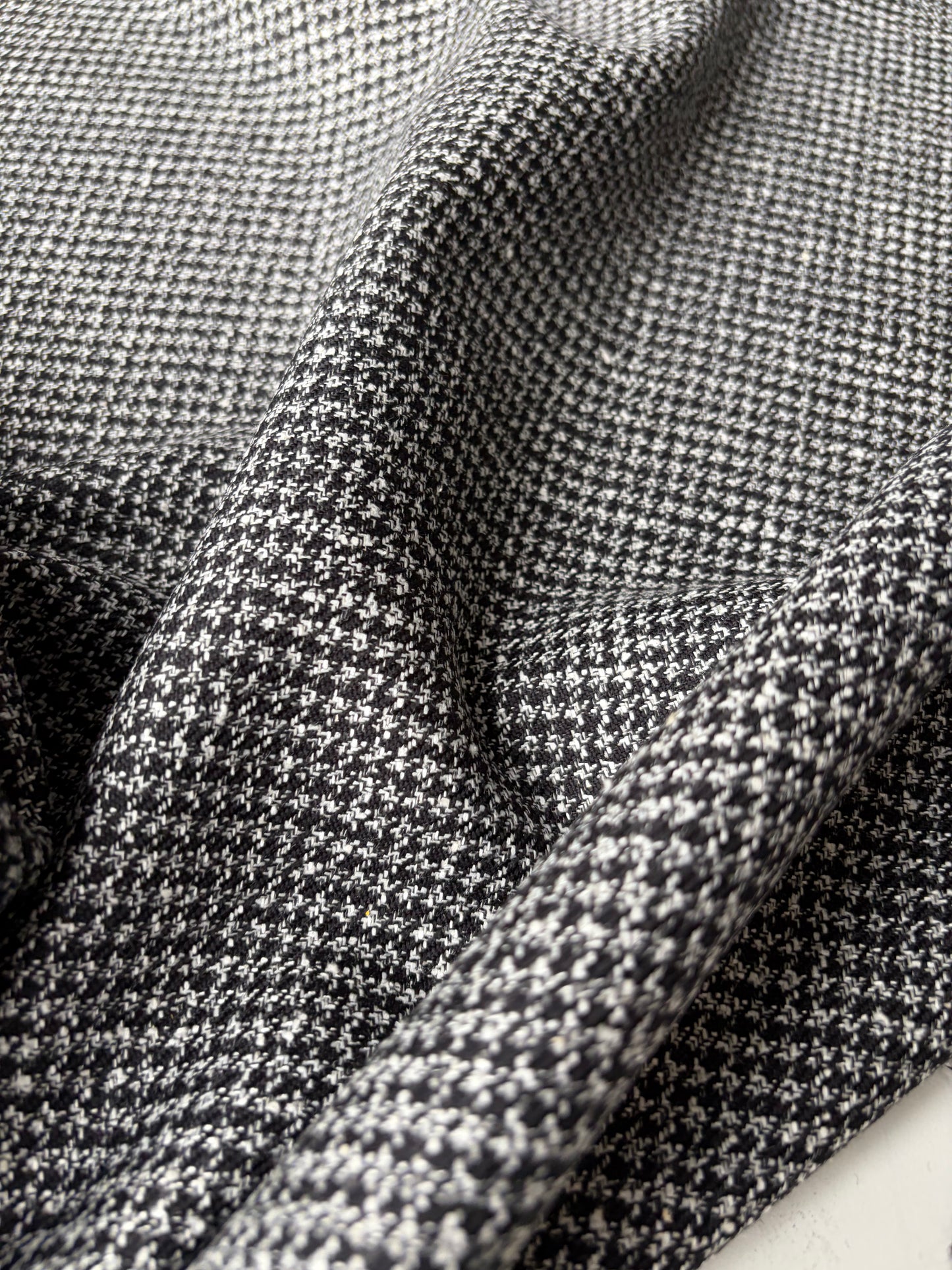 LORO 218 Dogtooth black/white wool Loro Piana
