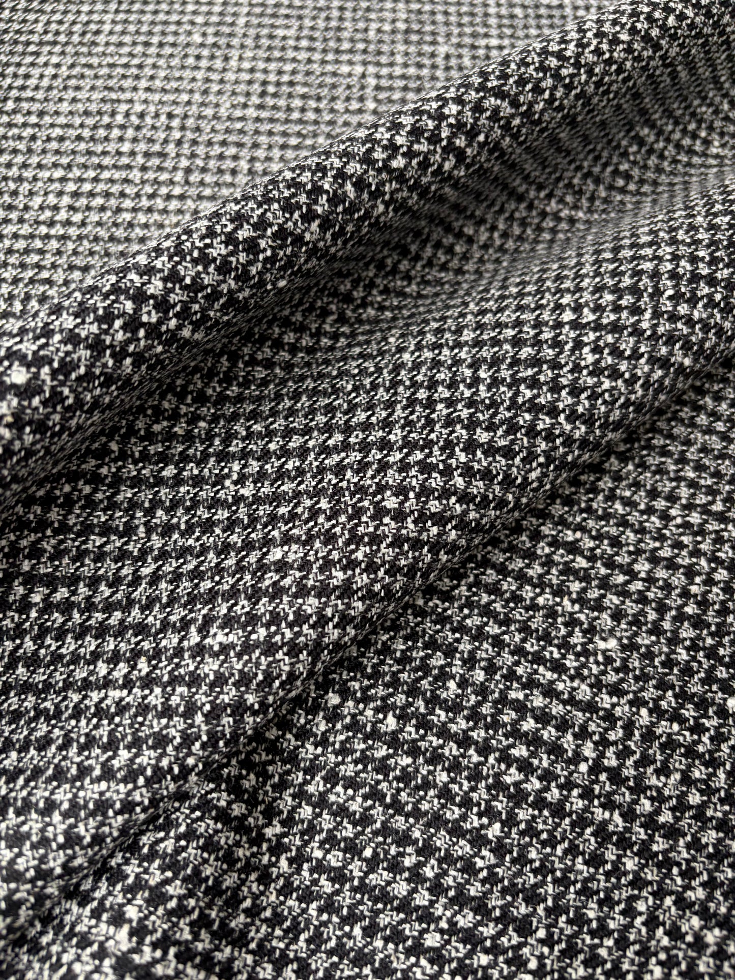 LORO 218 Dogtooth black/white wool Loro Piana