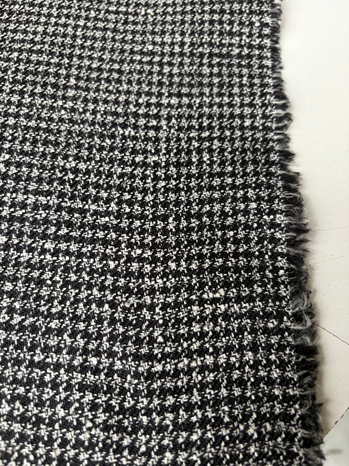 LORO 218 Dogtooth black/white wool Loro Piana
