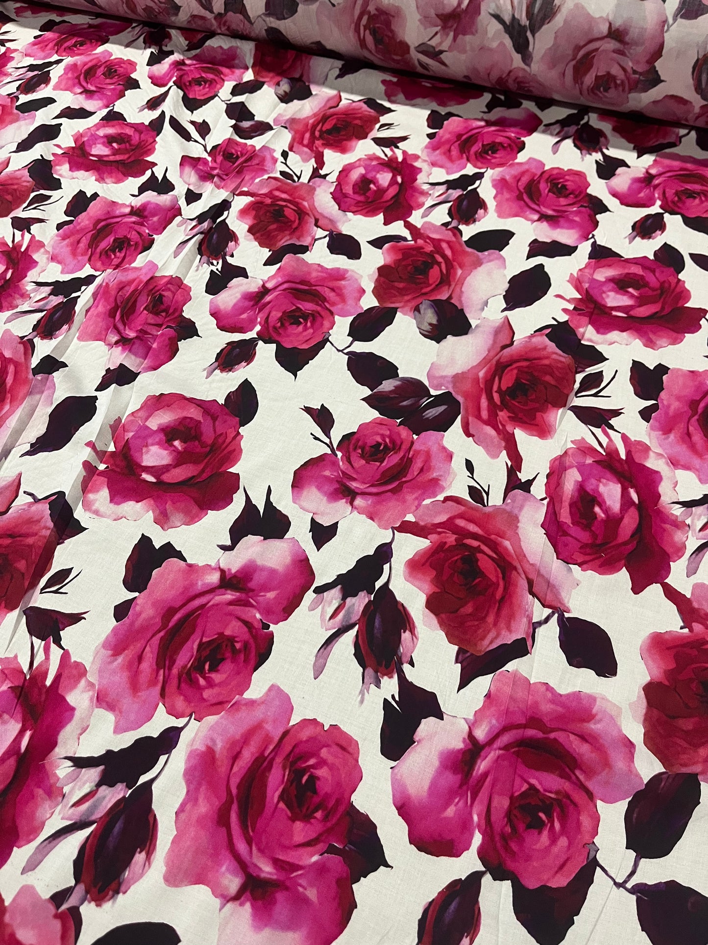 B01 Viscose stretch pink roses