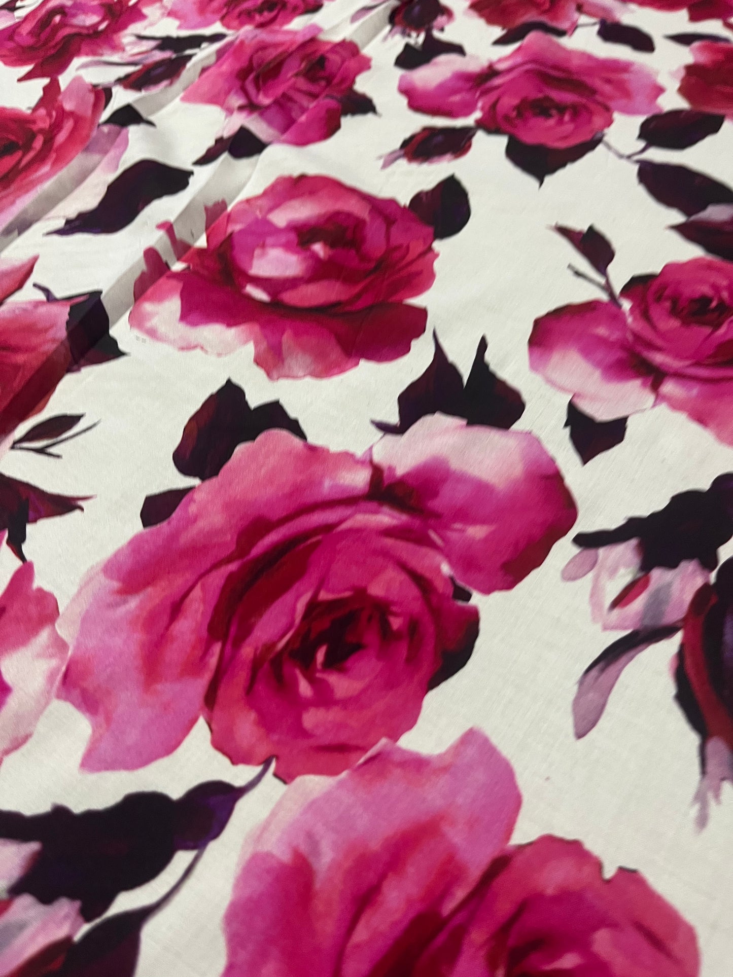 B01 Viscose stretch pink roses