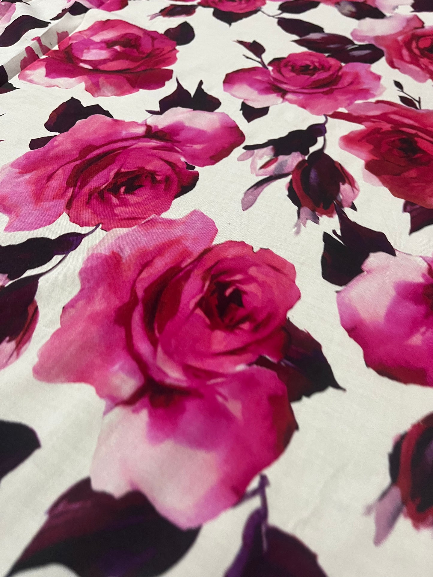 B01 Viscose stretch pink roses