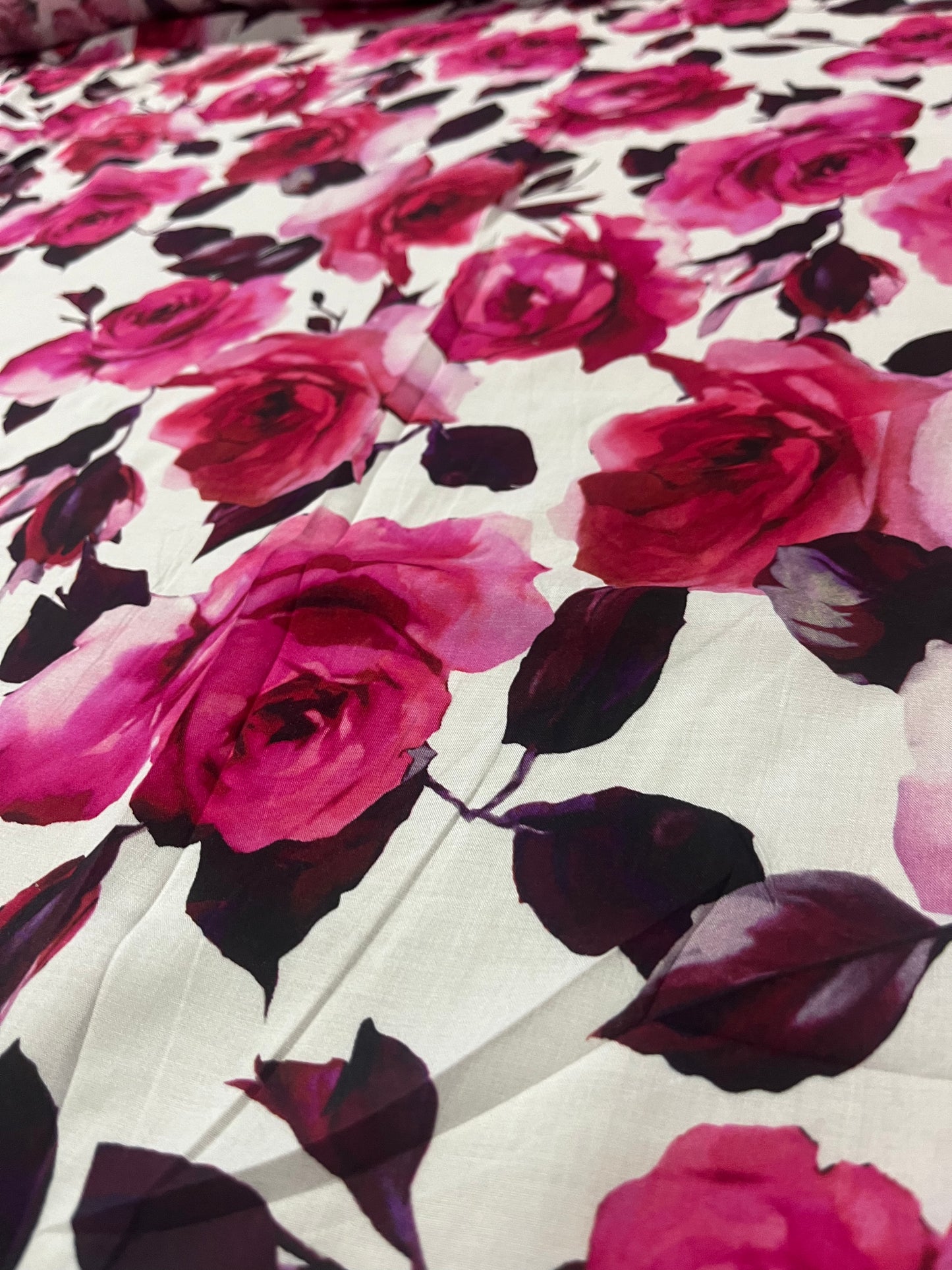 B01 Viscose stretch pink roses