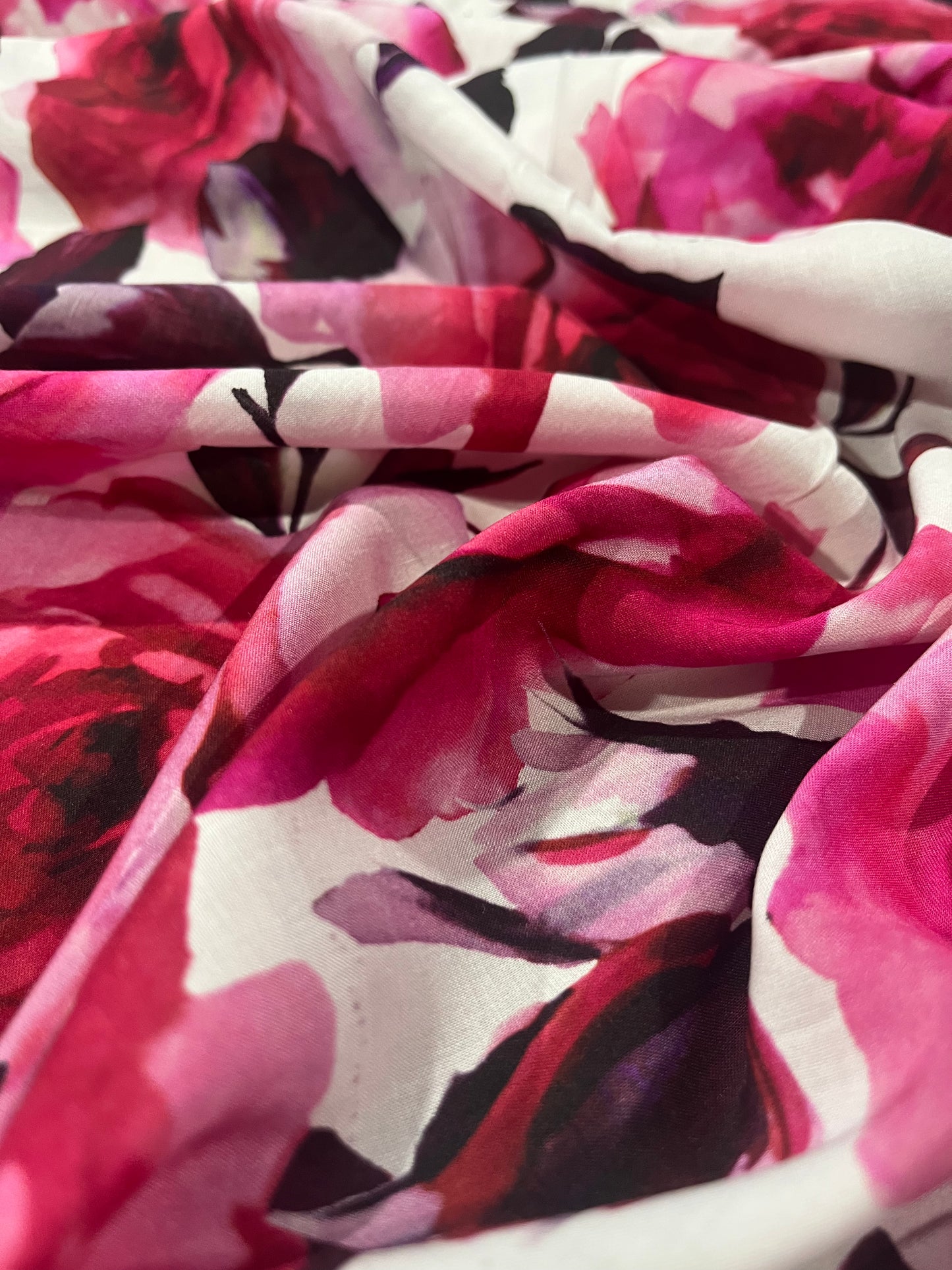 B01 Viscose stretch pink roses