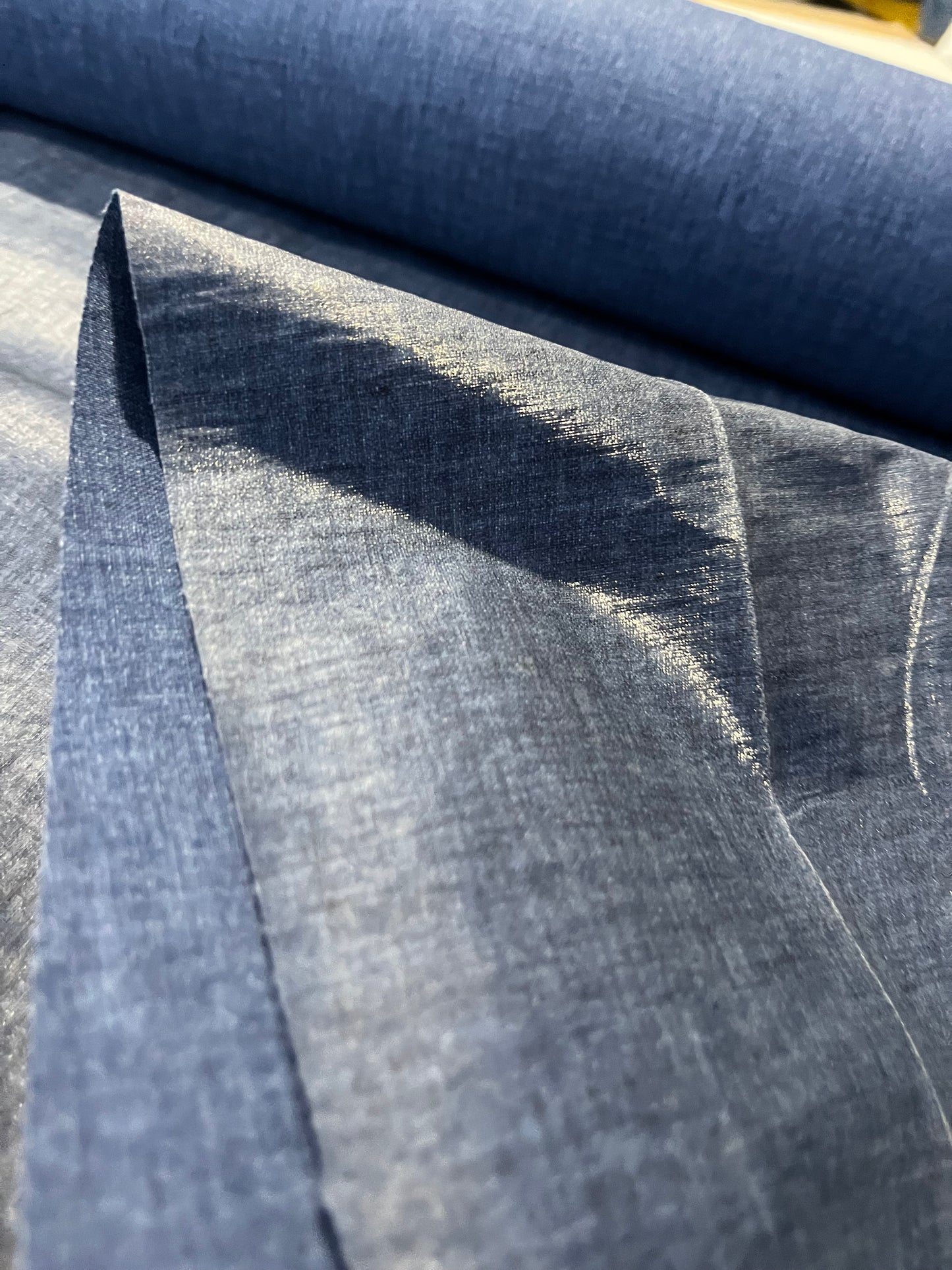 AXELLE 004 coated linen indigo