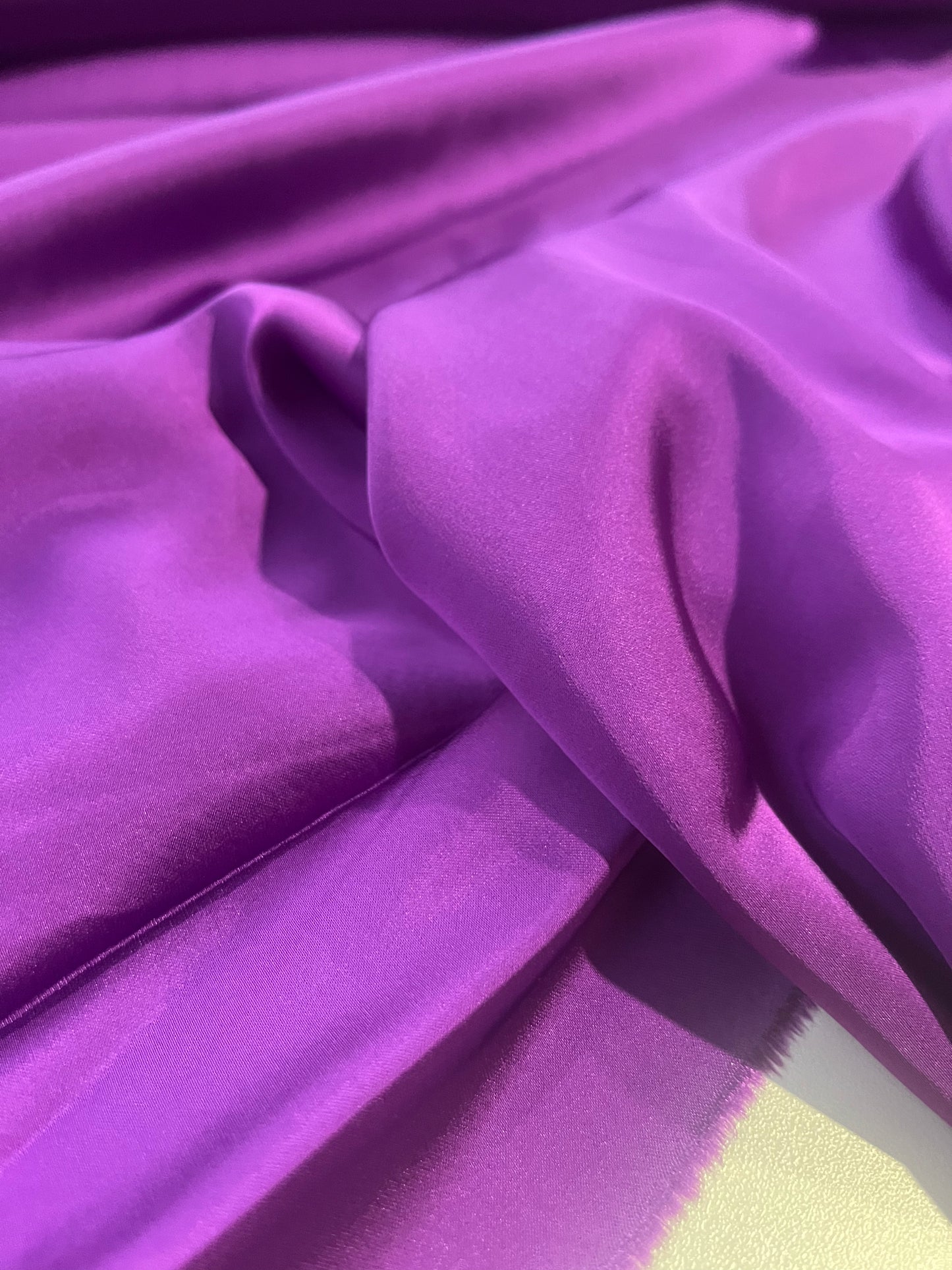 LOTTI 022 satin stretch intense violet