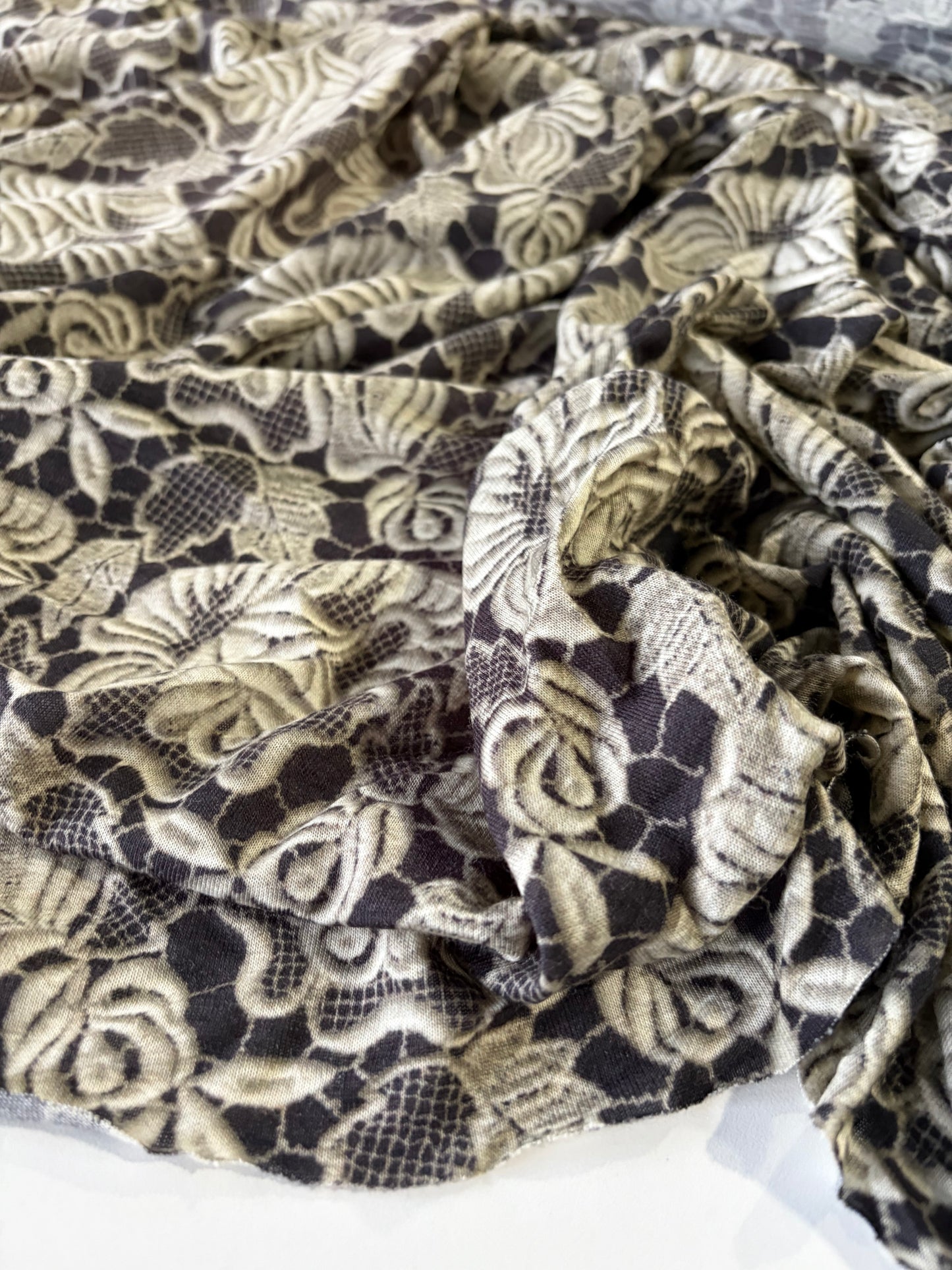 STAN 004 light jersey viscose brown flowers