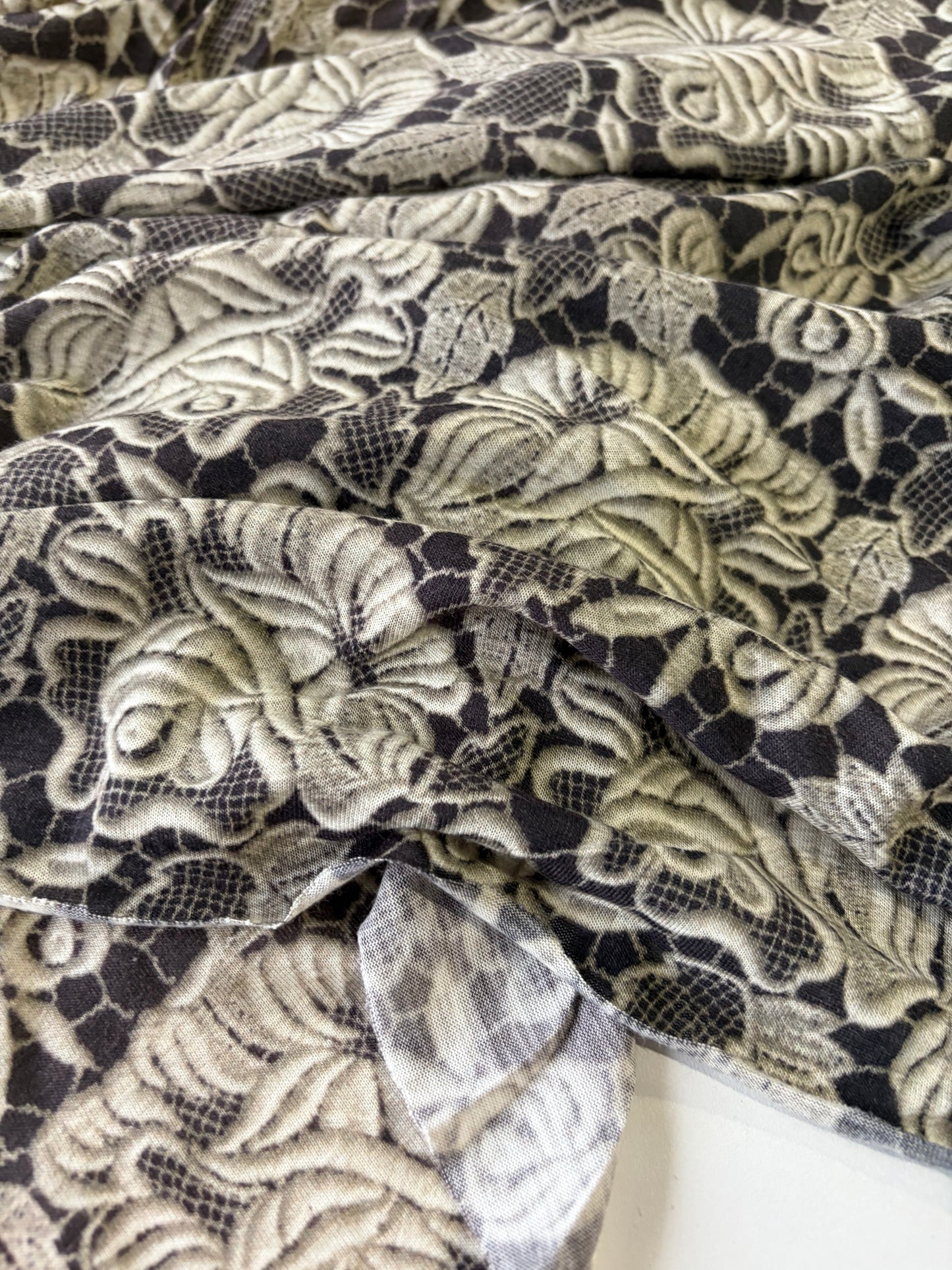 STAN 004 light jersey viscose brown flowers