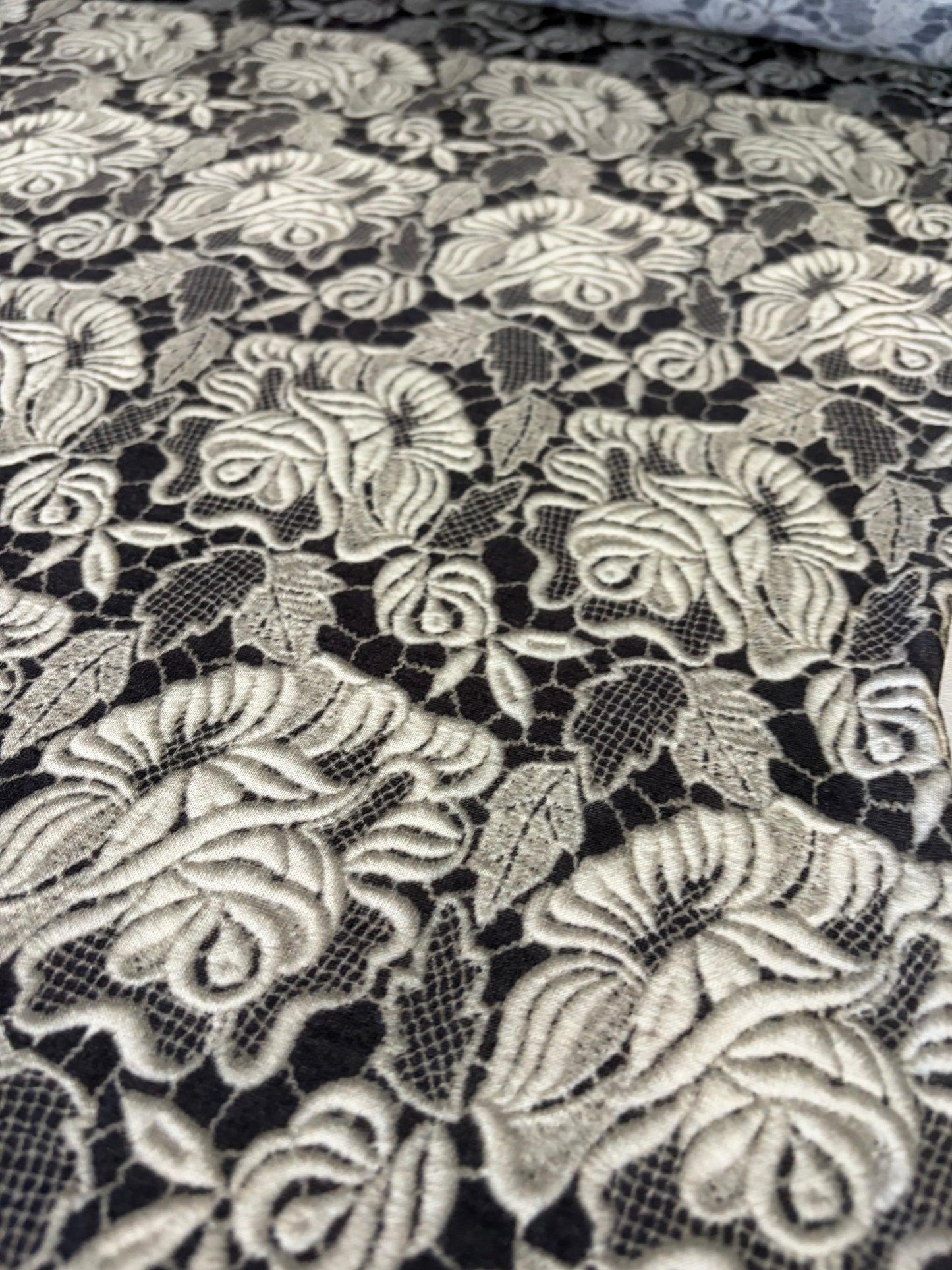 STAN 004 light jersey viscose brown flowers