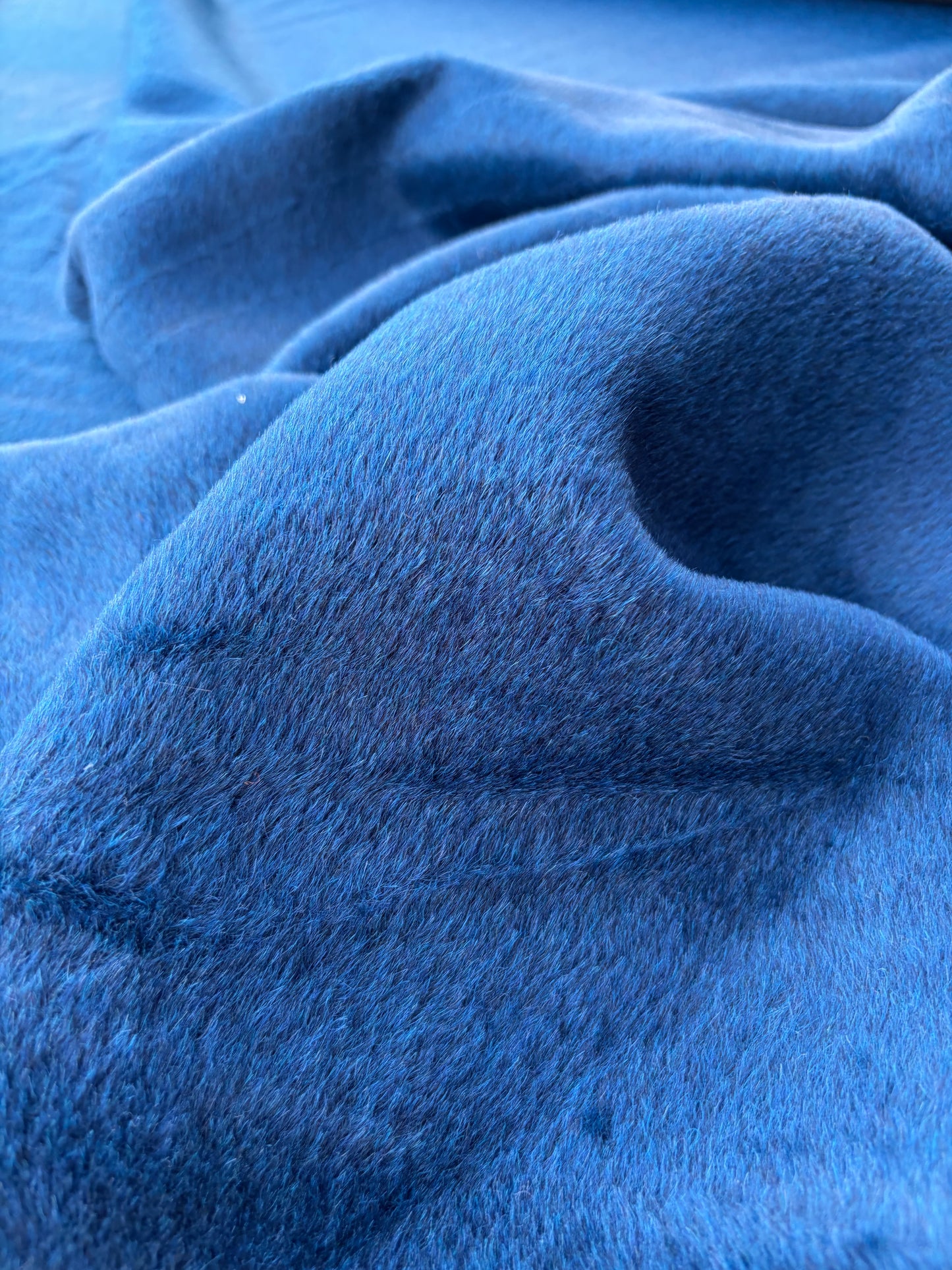 BART 034 royal blue fake fur