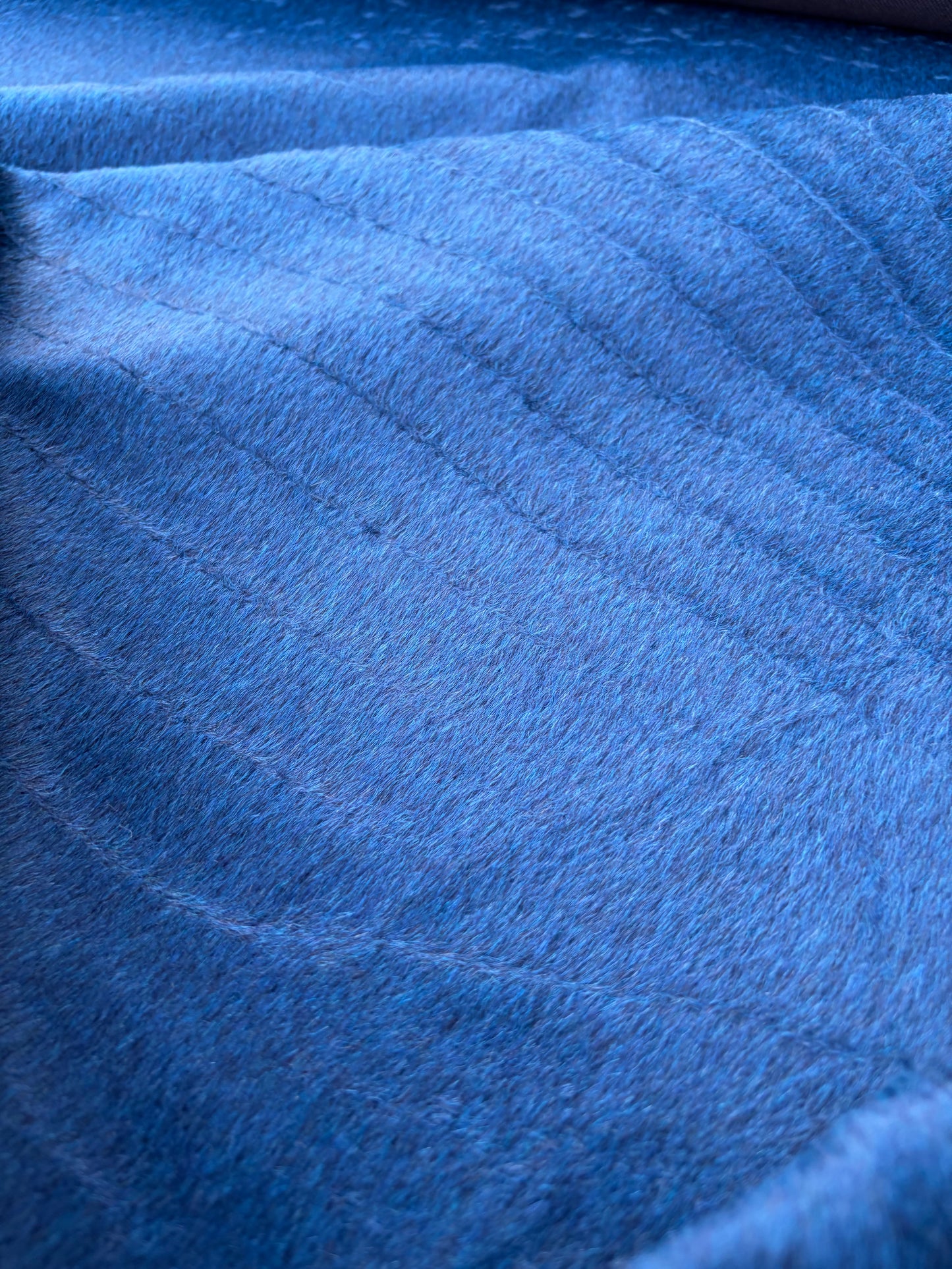 BART 034 royal blue fake fur
