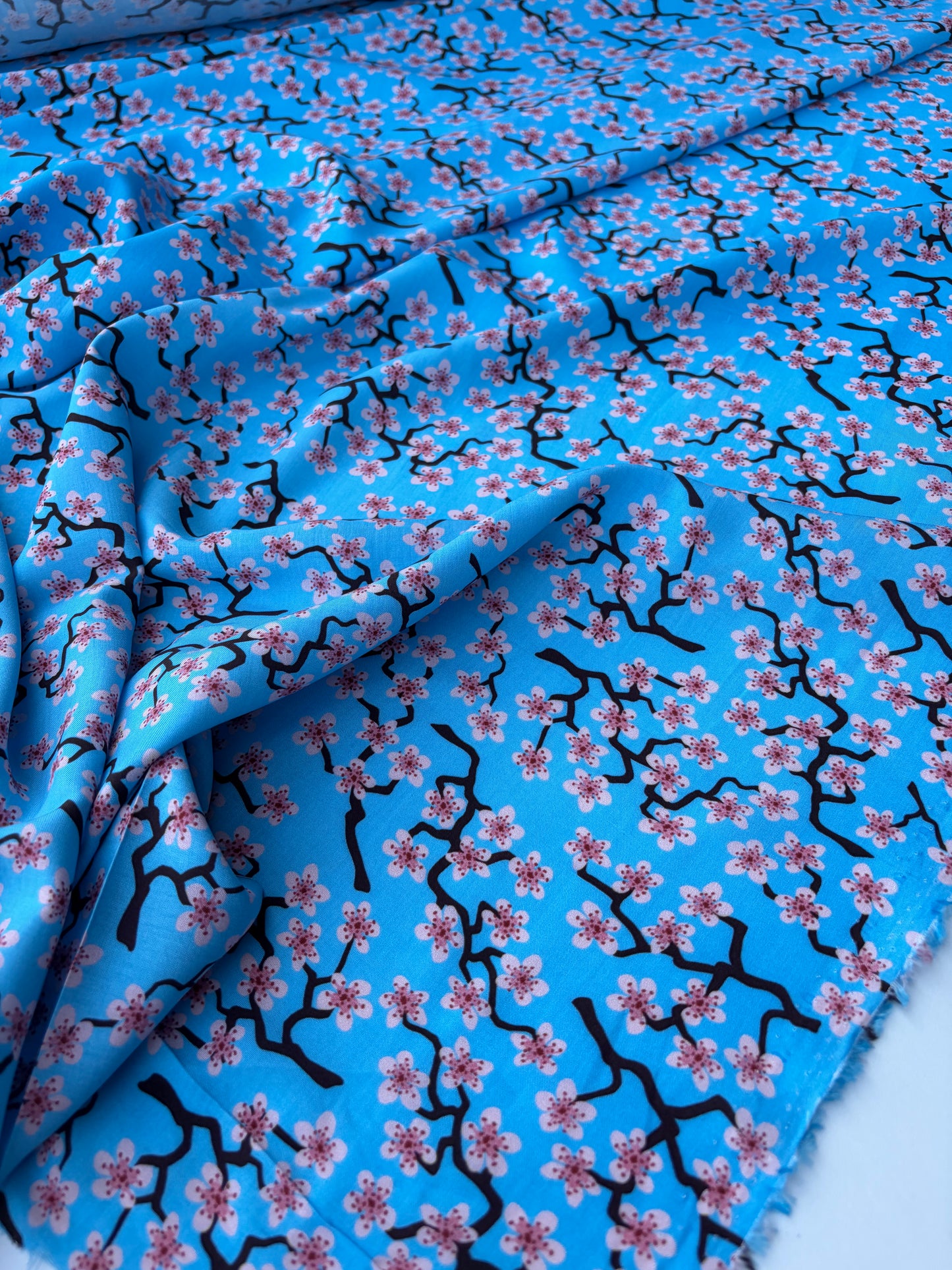 BART 042 blue/pink blossom viscose print