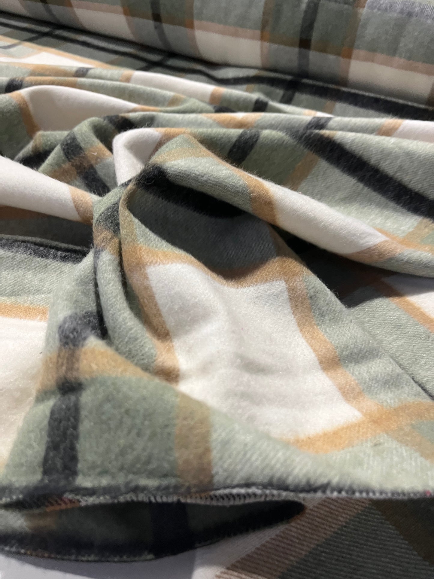 AGATHE 010 heavy wool check khaky/camel