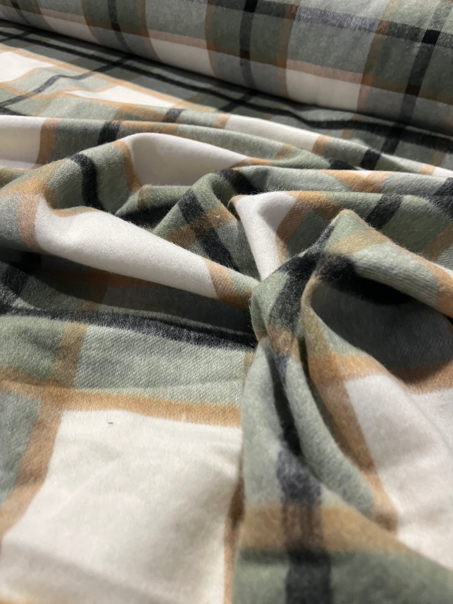 AGATHE 010 heavy wool check khaky/camel