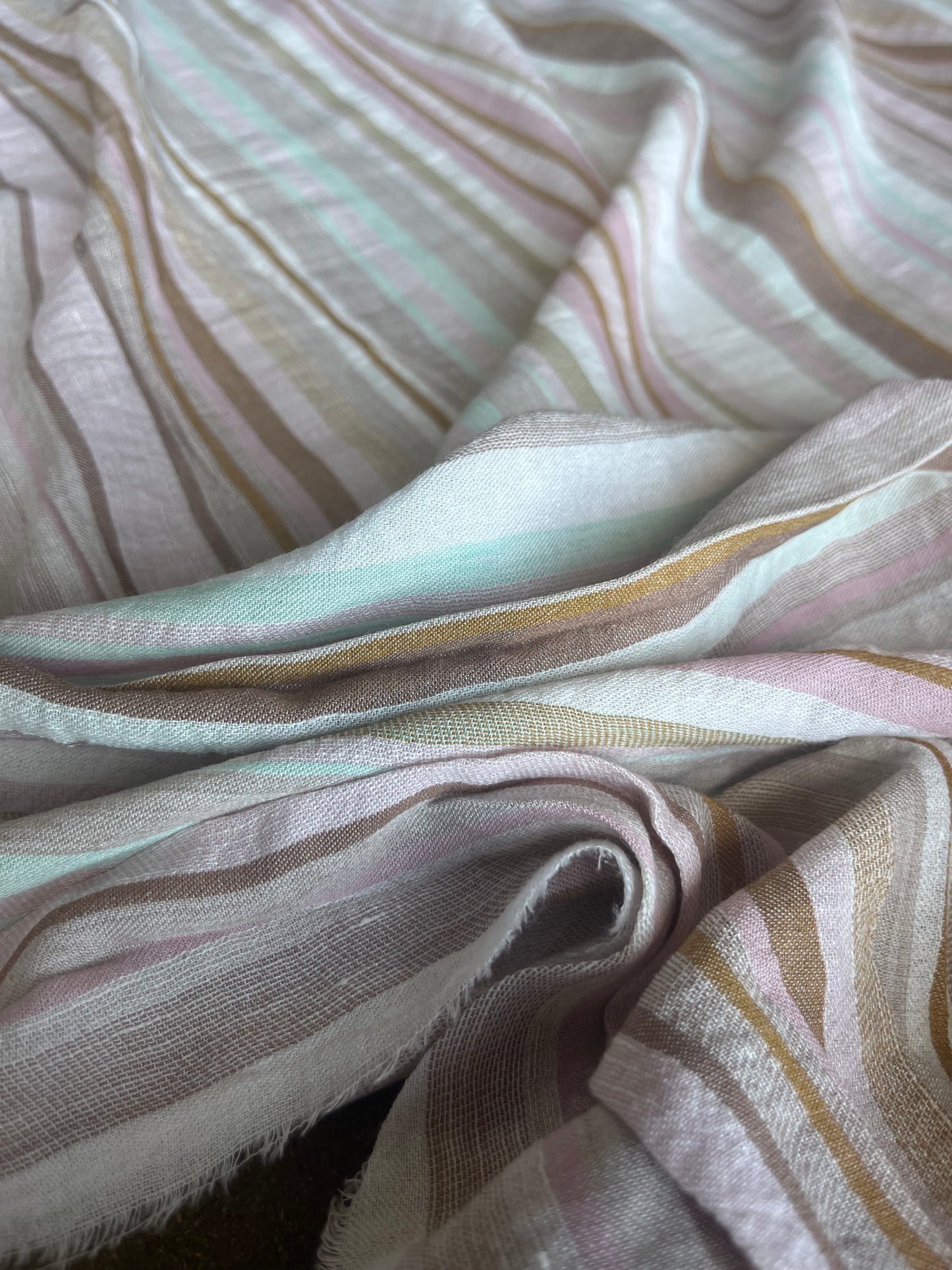 RW 028 light linen stripe soft tones